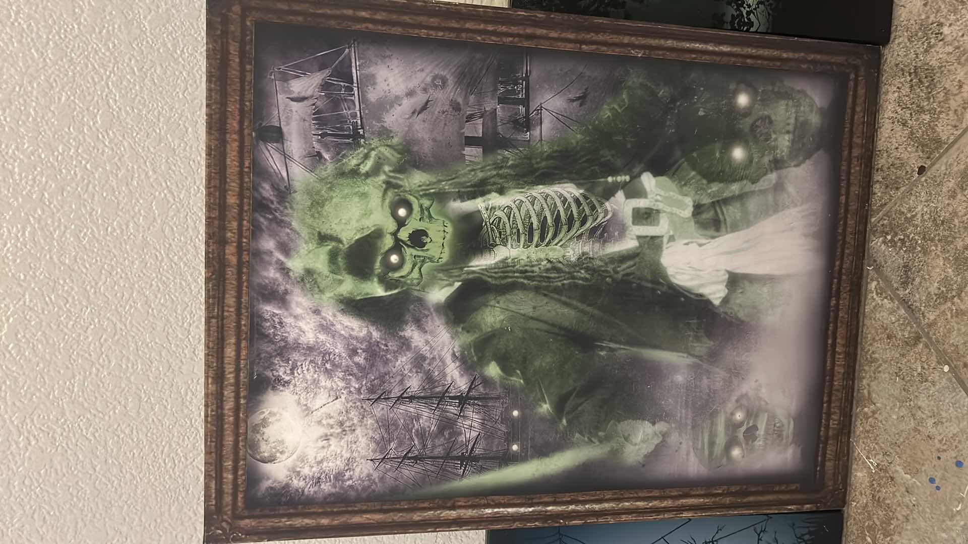 Photo 1 of 3 - BATTERY OPERATED LIGHT UP HALLOWEEN ARTWORK (LARGEST 15” x H20”