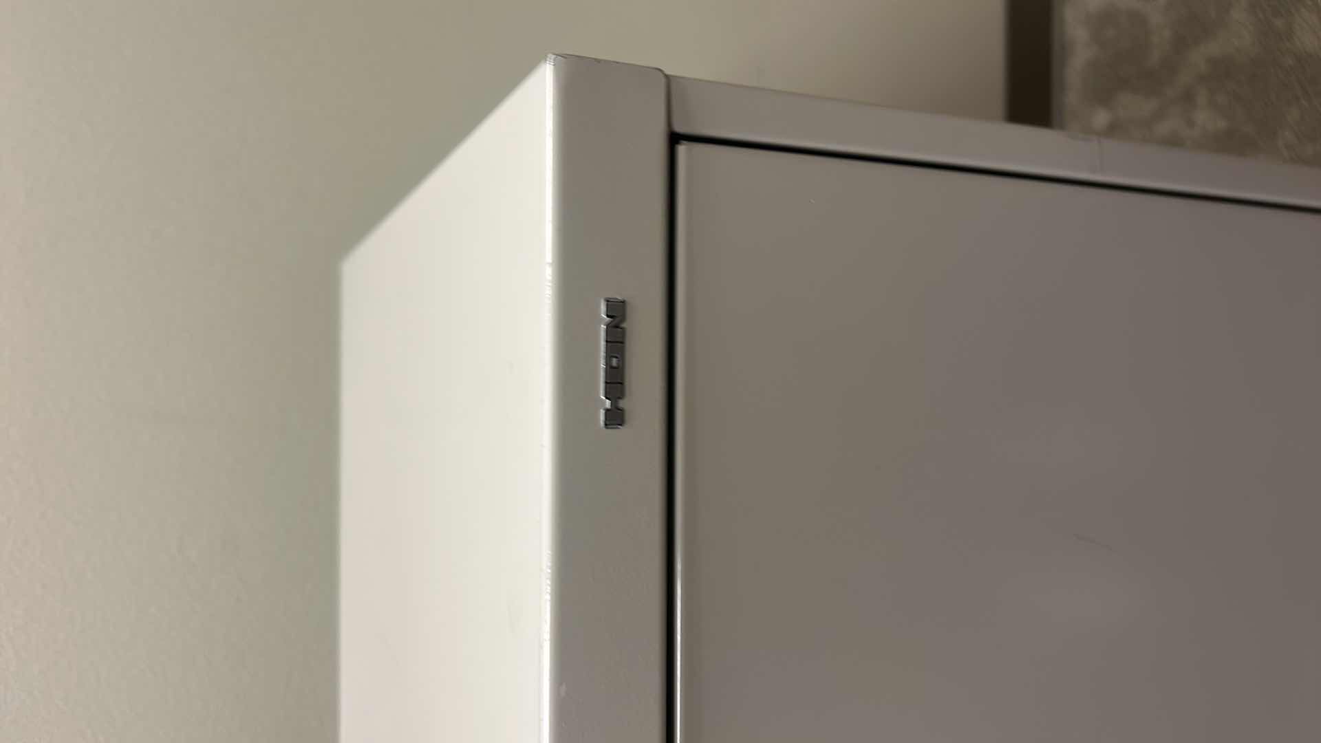 View 5 of 3 DRAWER HON METAL FILING CABINET 3‘ x 19“ x H41“