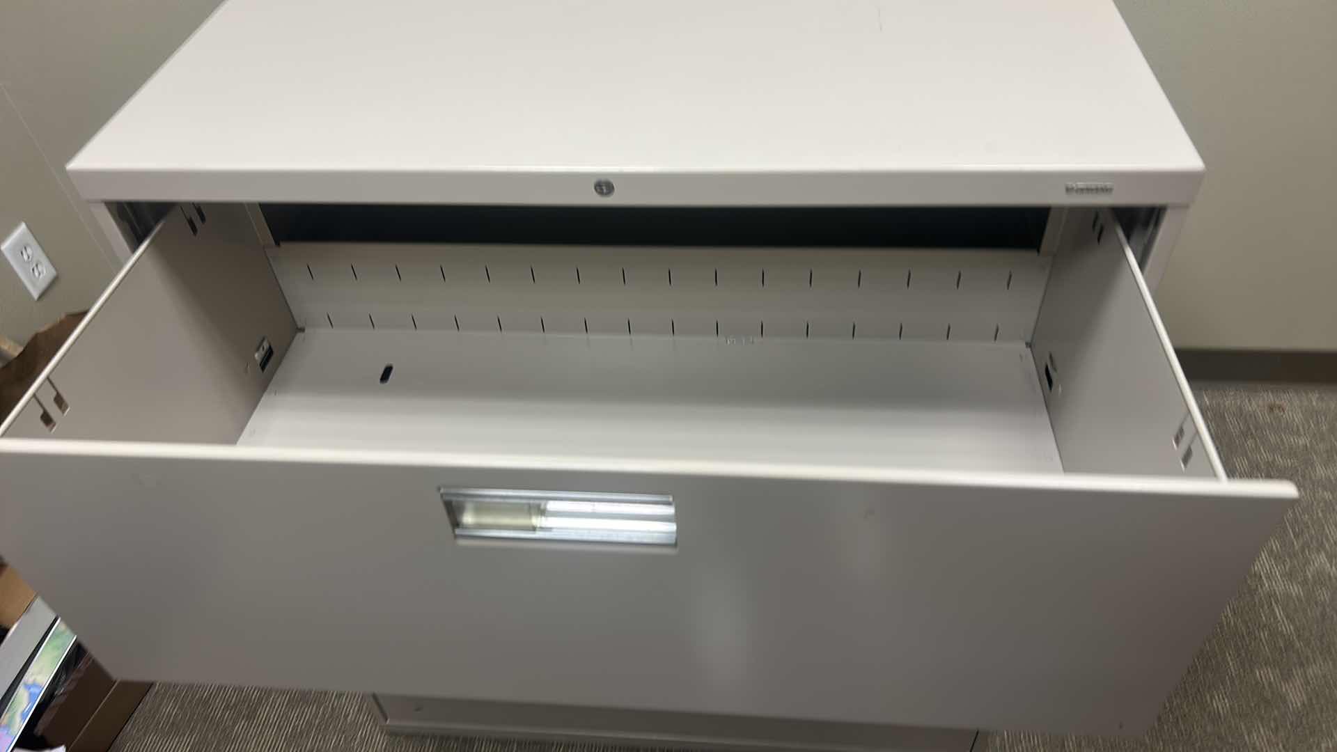 View 6 of 3 DRAWER HON METAL FILING CABINET 3‘ x 19“ x H41“