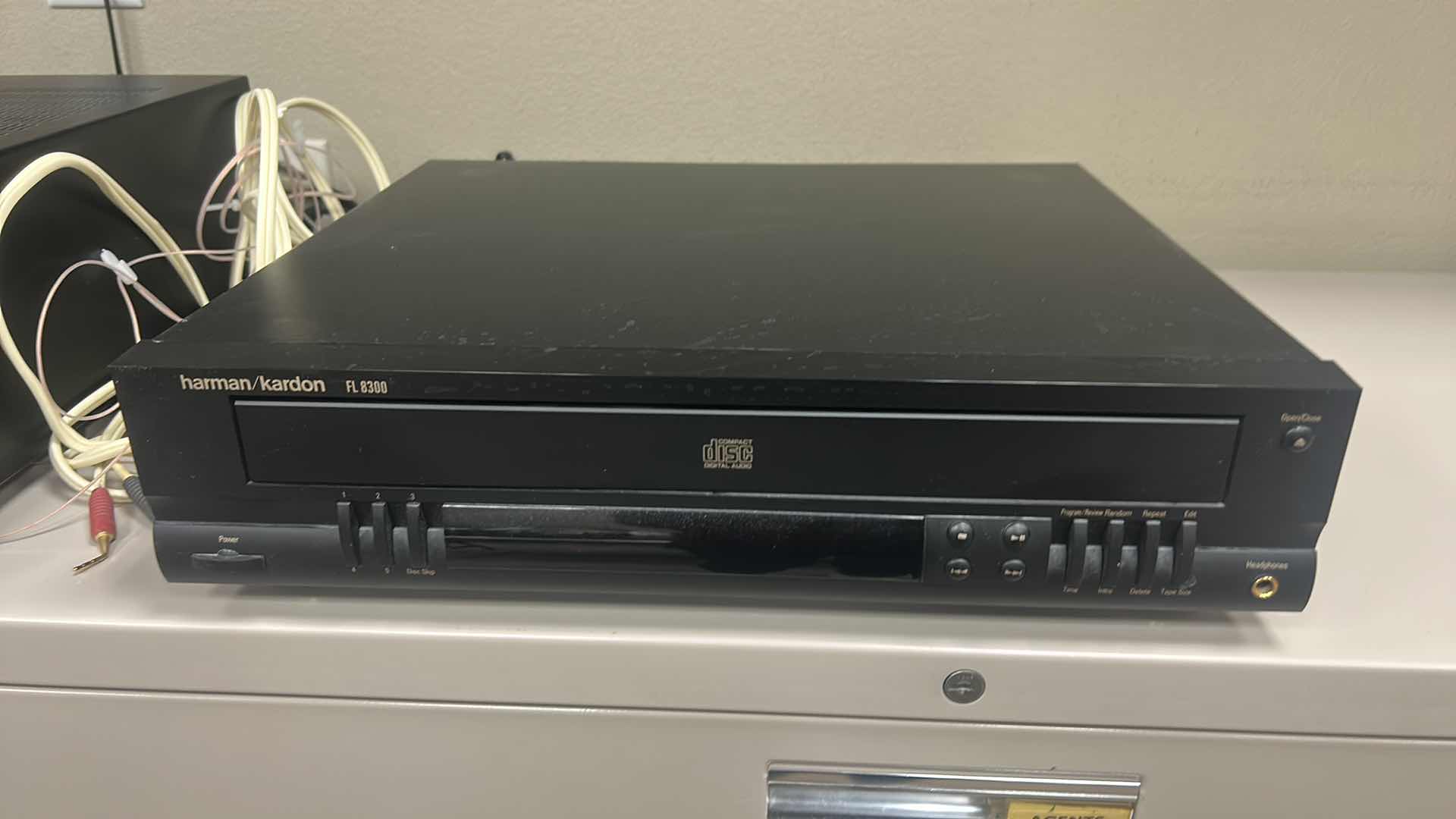 Photo 1 of HARMAN / KARDON COMPACT DISC PLAYER