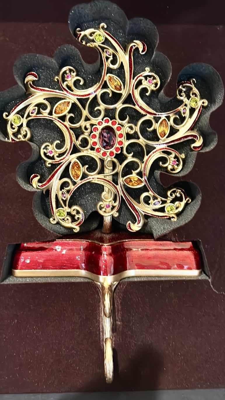 Photo 1 of JAY STRONGEWATER COLLECTIBLES - STOCKING HOLDER H10.5”