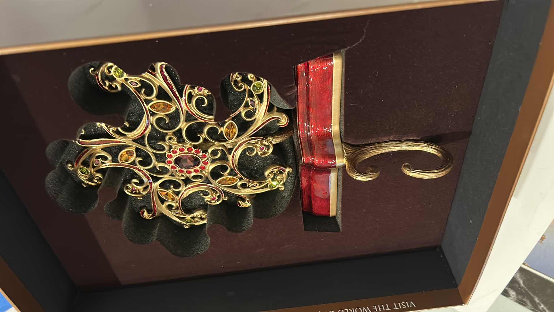 Photo 1 of JAY STRONGEWATER COLLECTIBLES - STOCKING HOLDER H10.5”