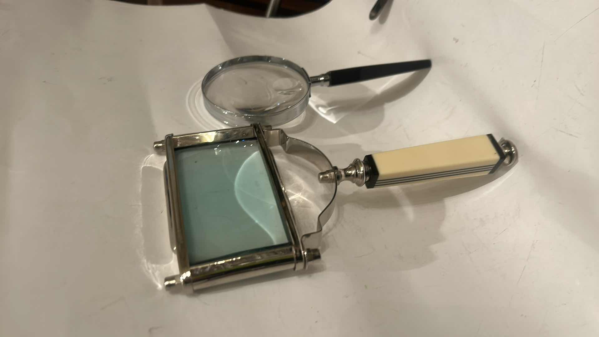 Photo 1 of 2 MAGNIFYING GLASS 9.5”