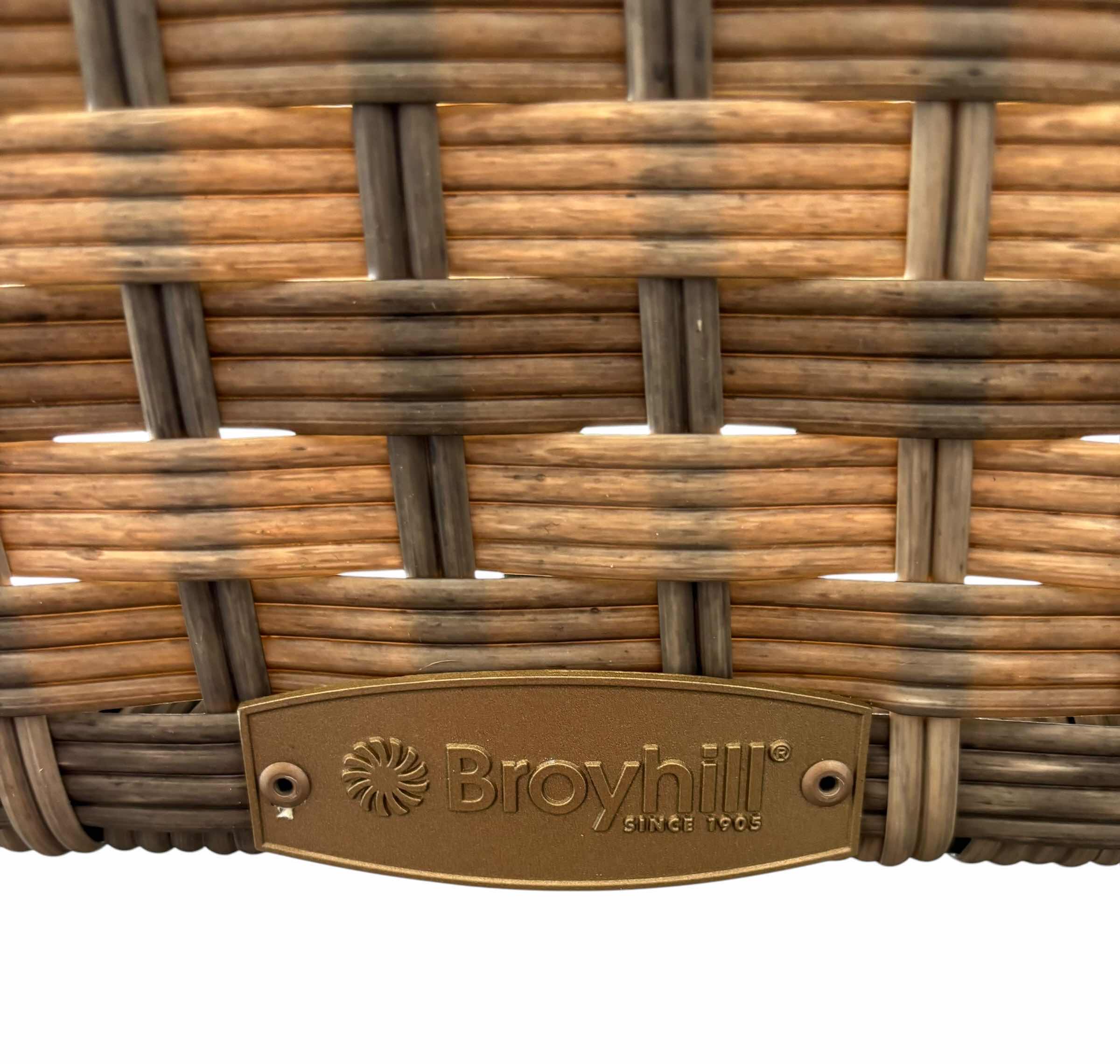 Photo 1 of BROYHILL OUTDOOR PATIO LOVESEAT 54”W & H31”