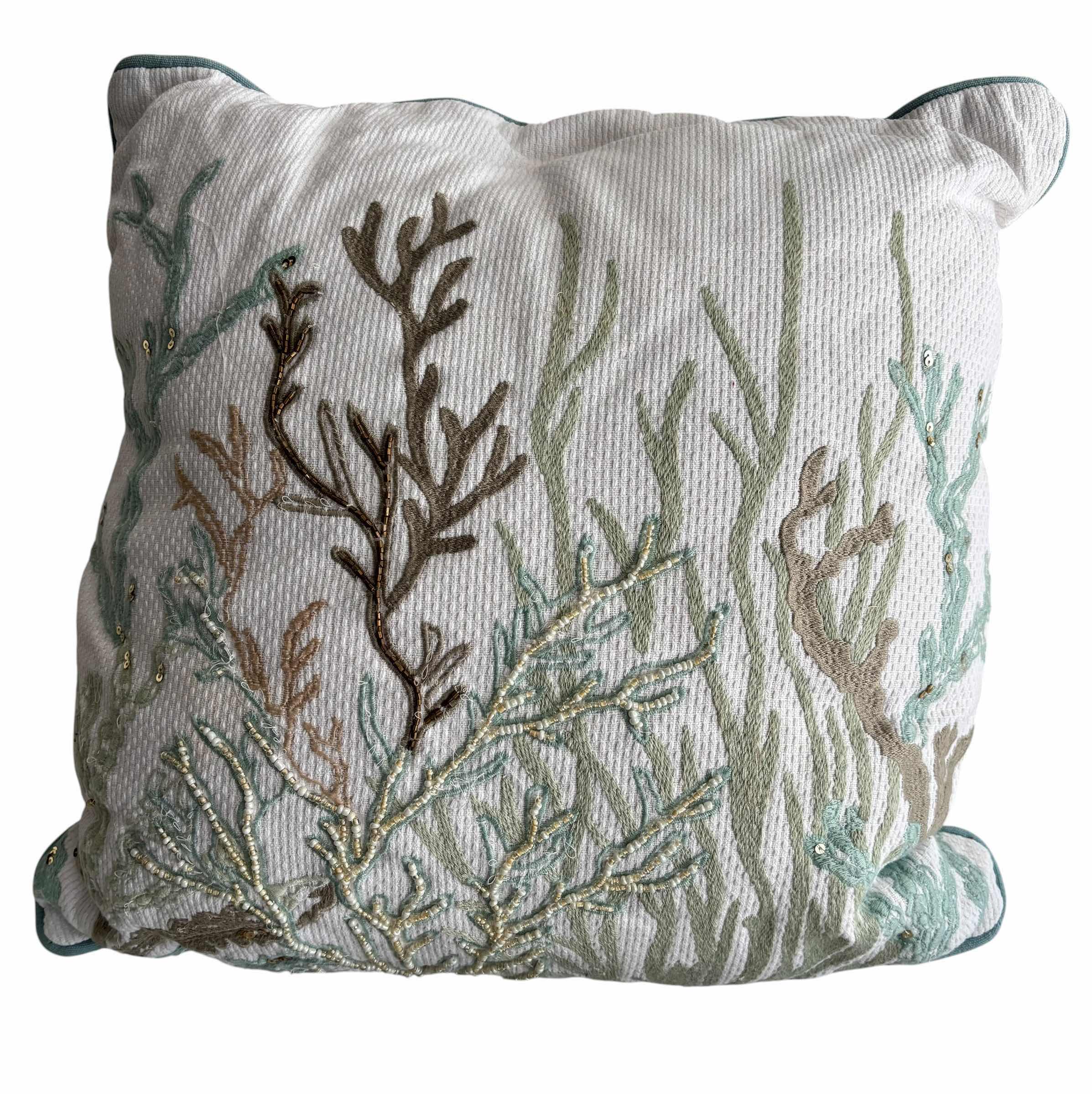 Photo 1 of DECORATIVE PILLOWS (5)
