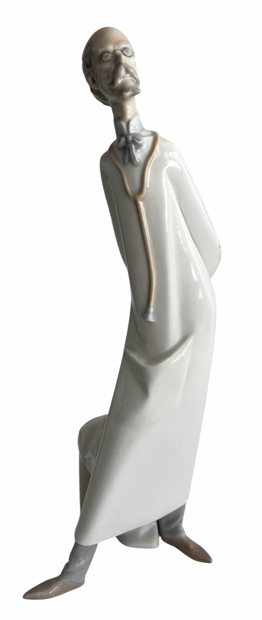 Photo 1 of LLADRO “THE DOCTOR” PORCELAIN FIGURINE (SEE NOTES)