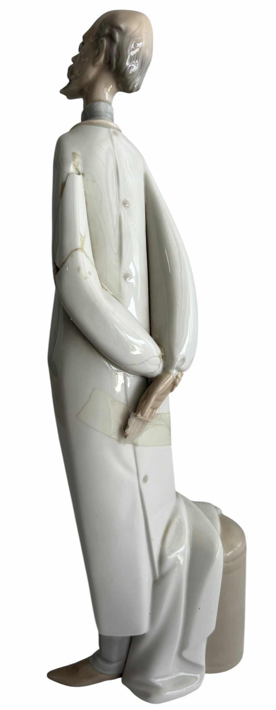 Photo 1 of LLADRO “THE DOCTOR” PORCELAIN FIGURINE (SEE NOTES)