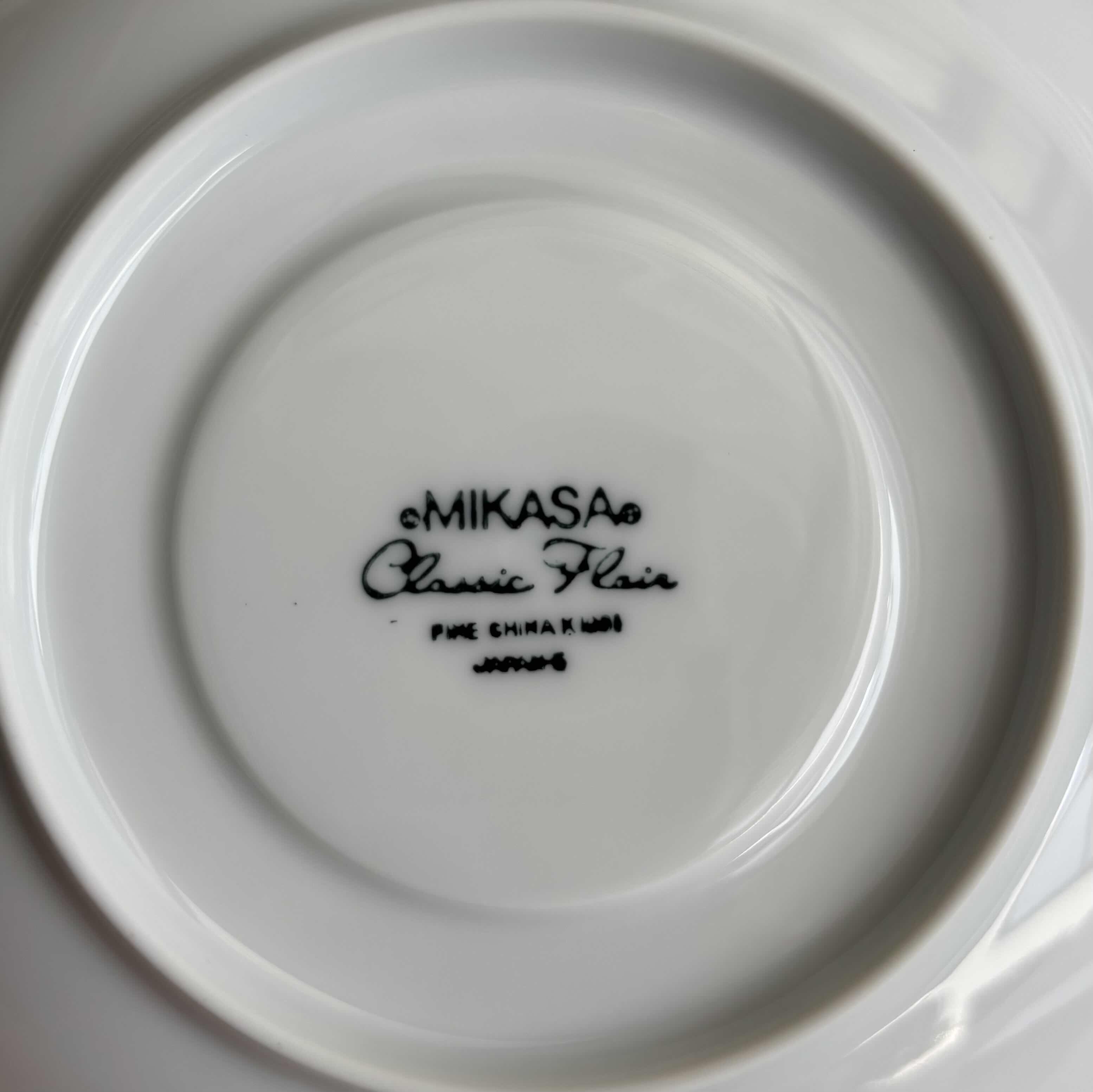 Photo 1 of MIKASA CLASSIC FLAIR FINE CHINA PLATES (5)