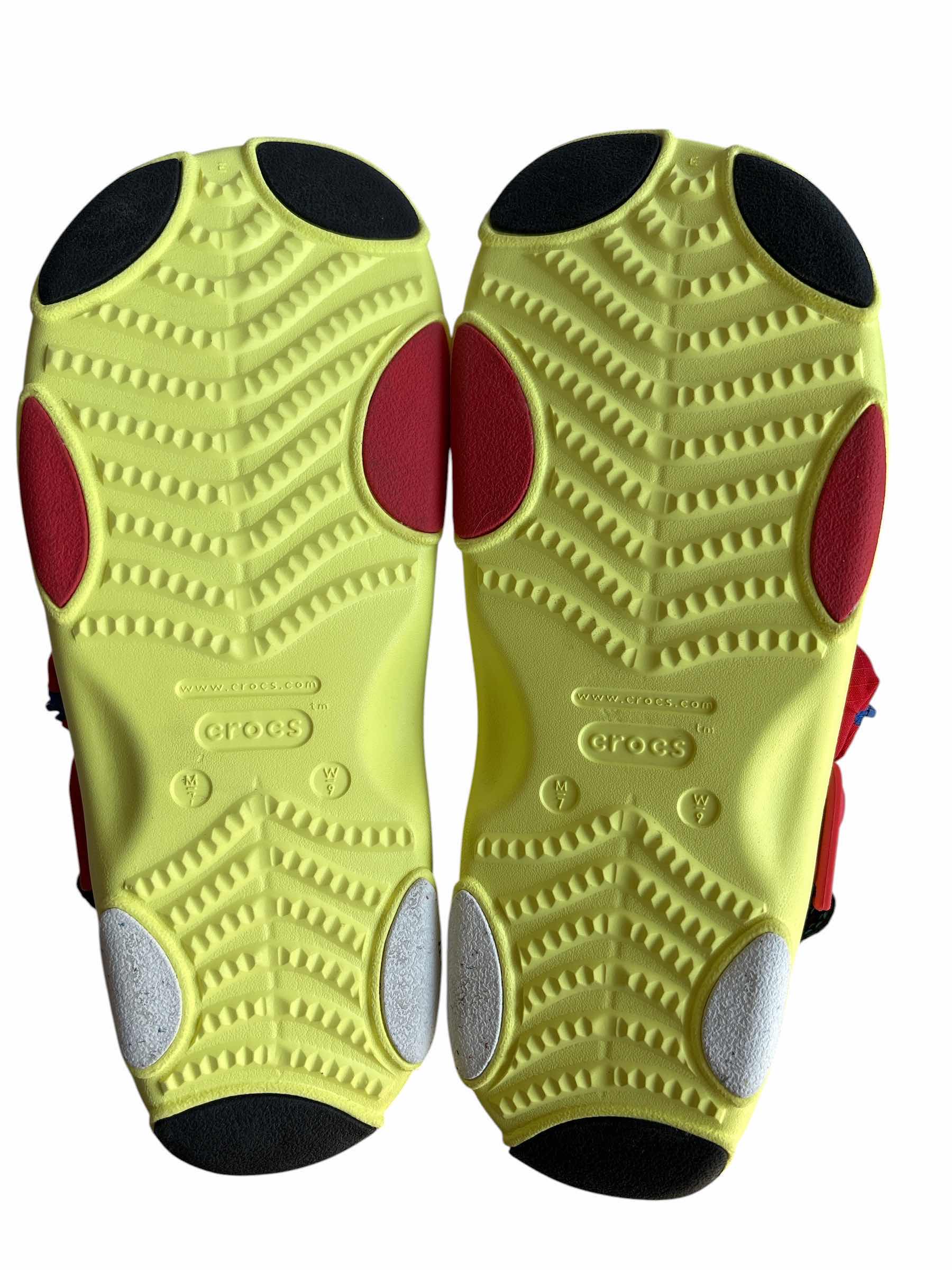 Photo 1 of NWT YELLOW CROCS CLASSIC ALL TERRAIN SANDALS W RED ZIPPER POUCH ON TOP SIZE M7/W9