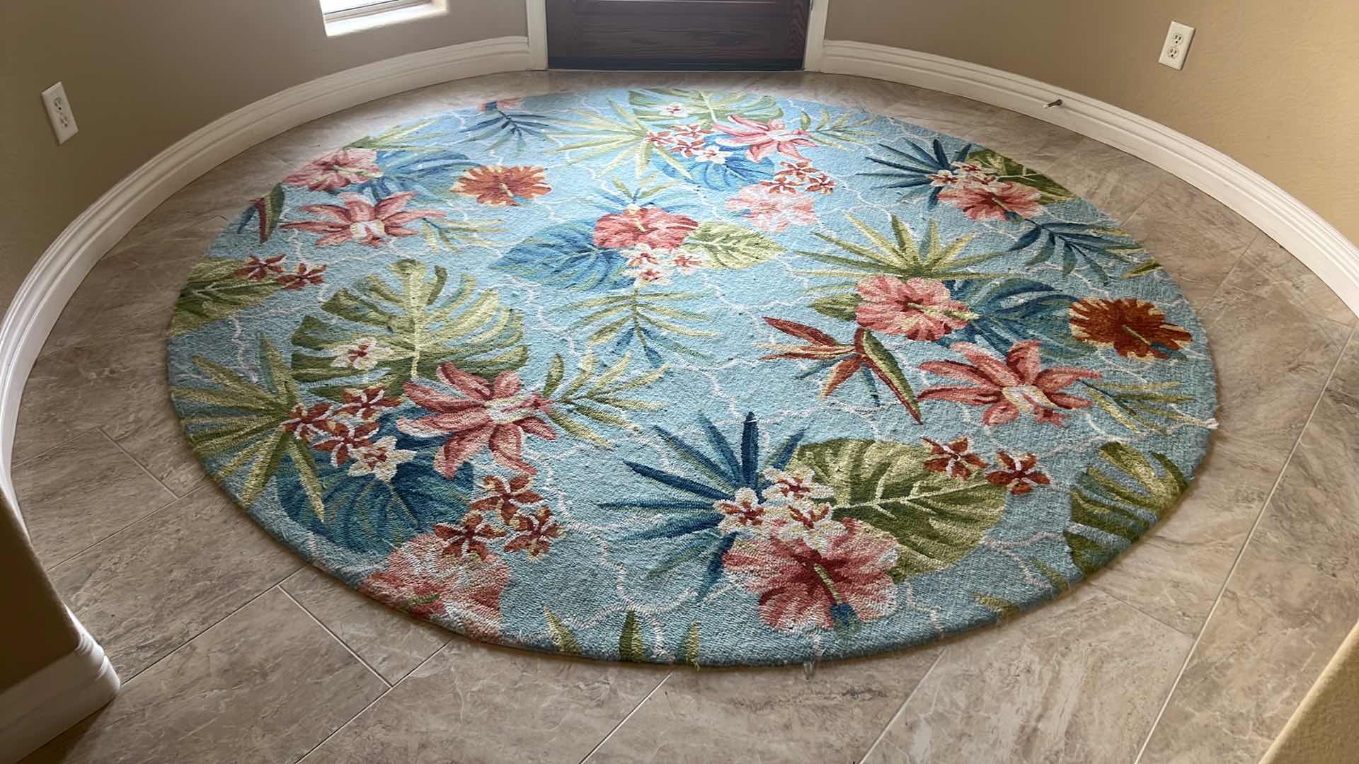 Photo 1 of 92" ROUND TROPICAL FLORAL AREA RUG