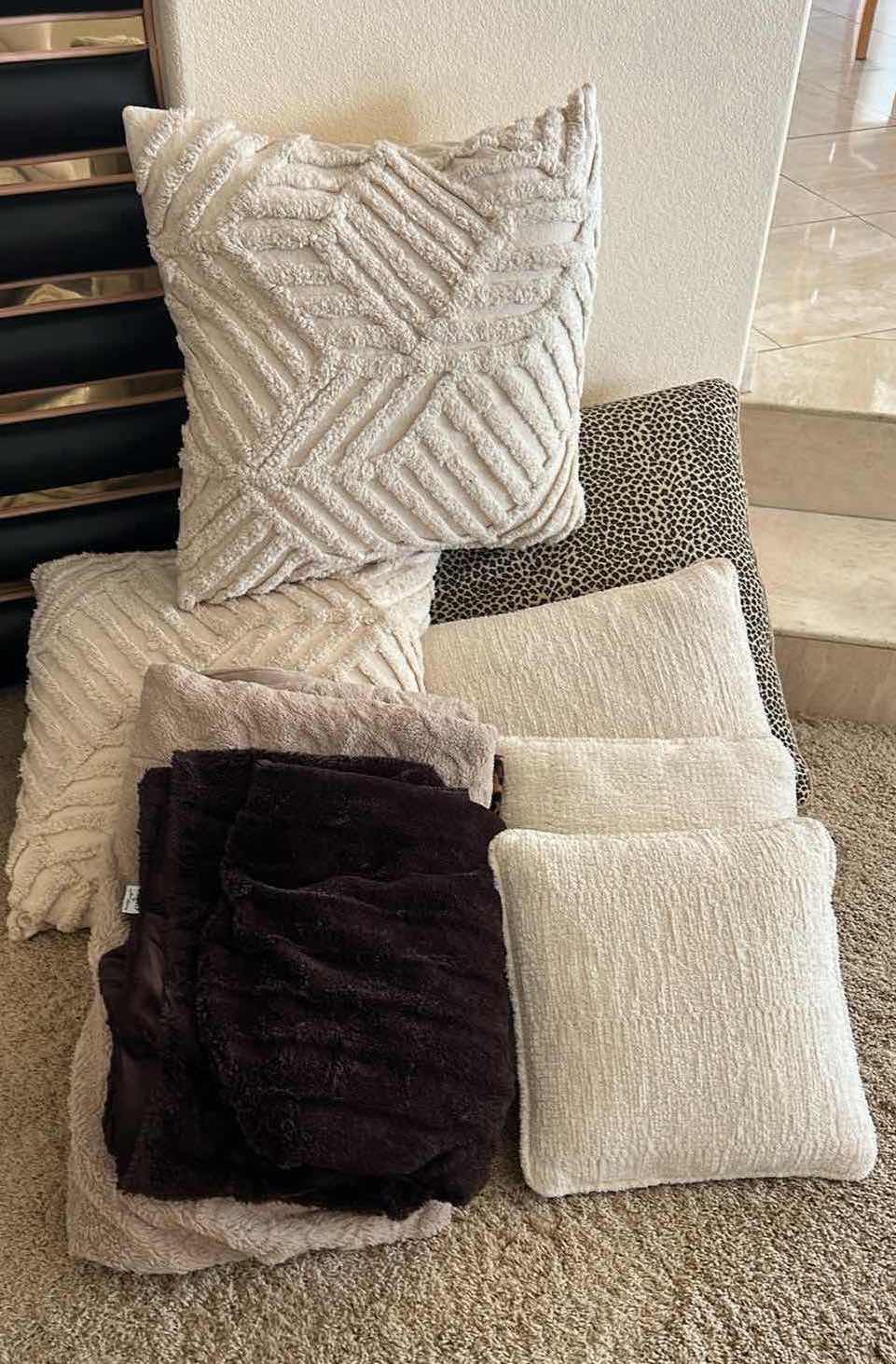 Photo 1 of 5-ACCENT PILLOW, 3-ACCENT BLANKETS