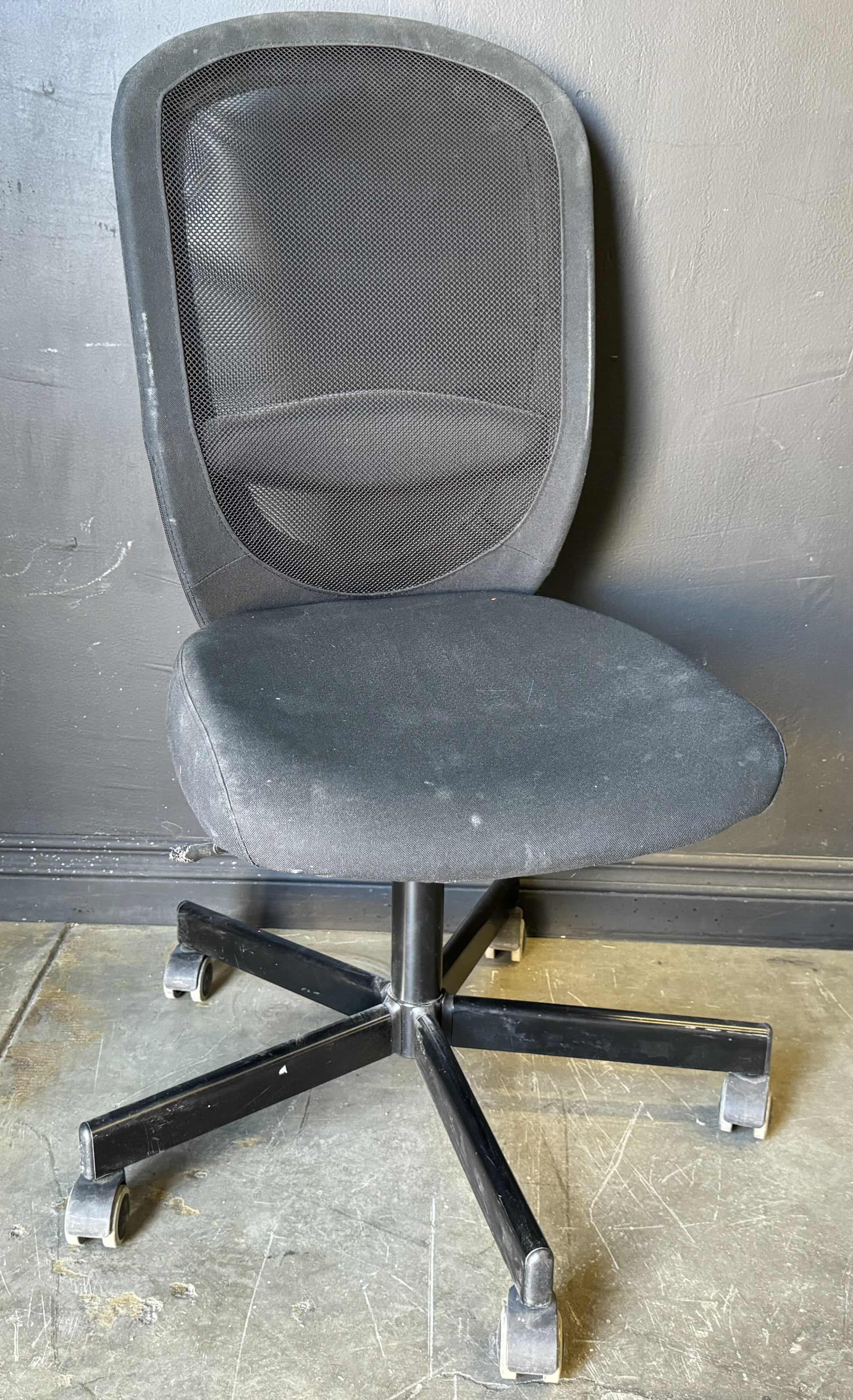 Photo 1 of BLACK OFFICE CHAIR