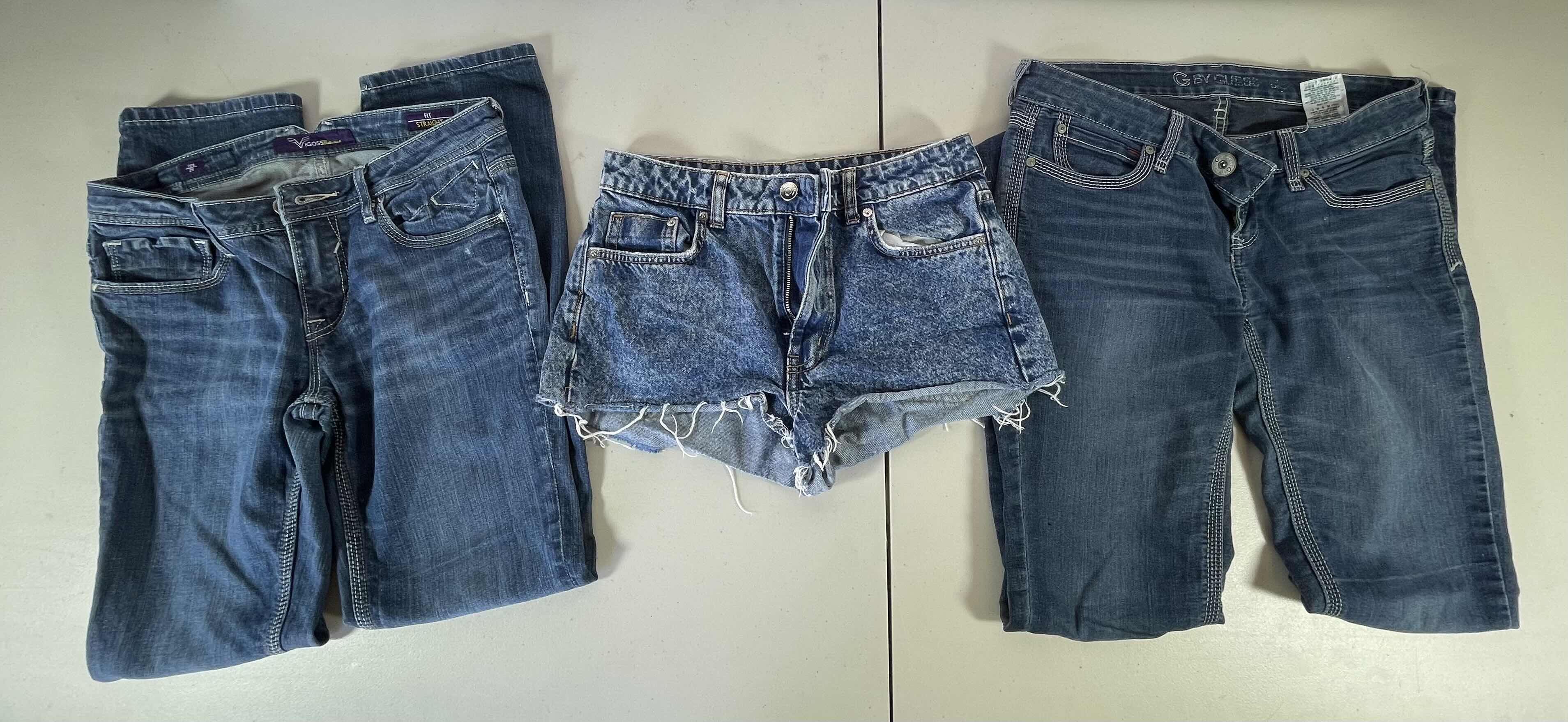 Photo 1 of WOMENS BLUE JEANS (3) & SHORTS - GUESS, VIGOS & DIVIDED SIZES 27, 29 & 6