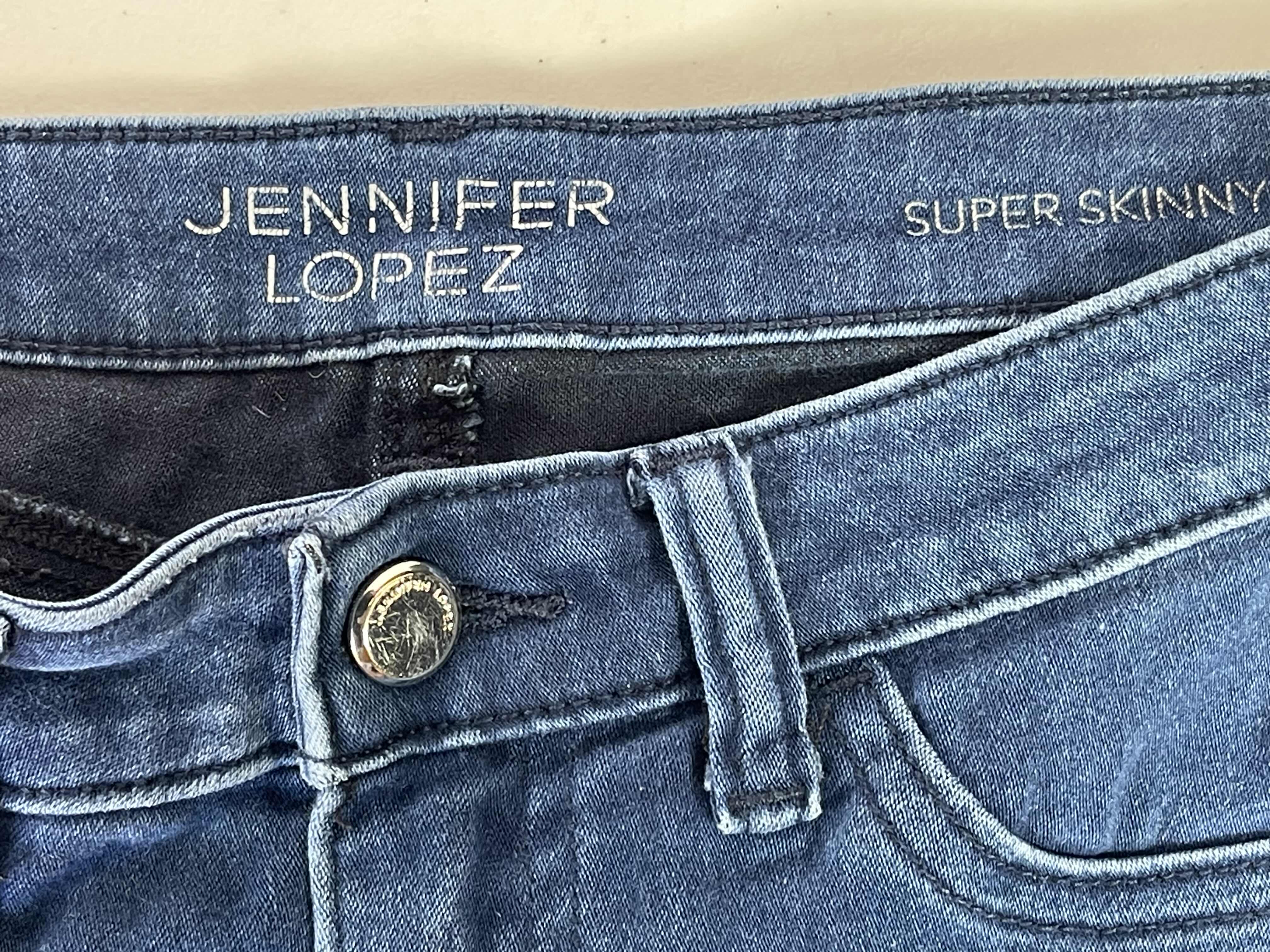 Photo 4 of WOMENS BLUE JEANS (3) SIZE 2