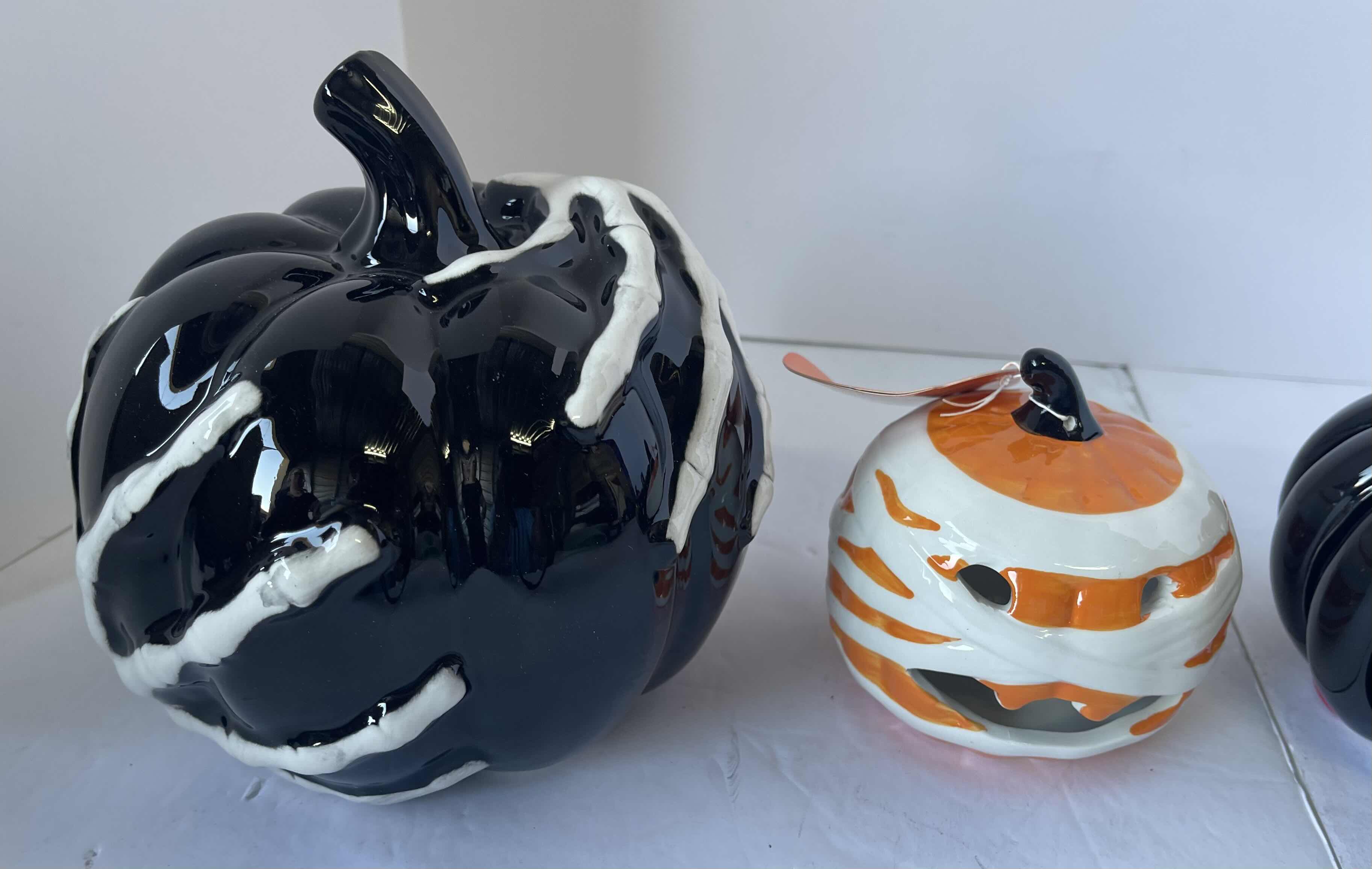 Photo 3 of CERAMIC HALLOWEEN PUMPKINS (4) NEW