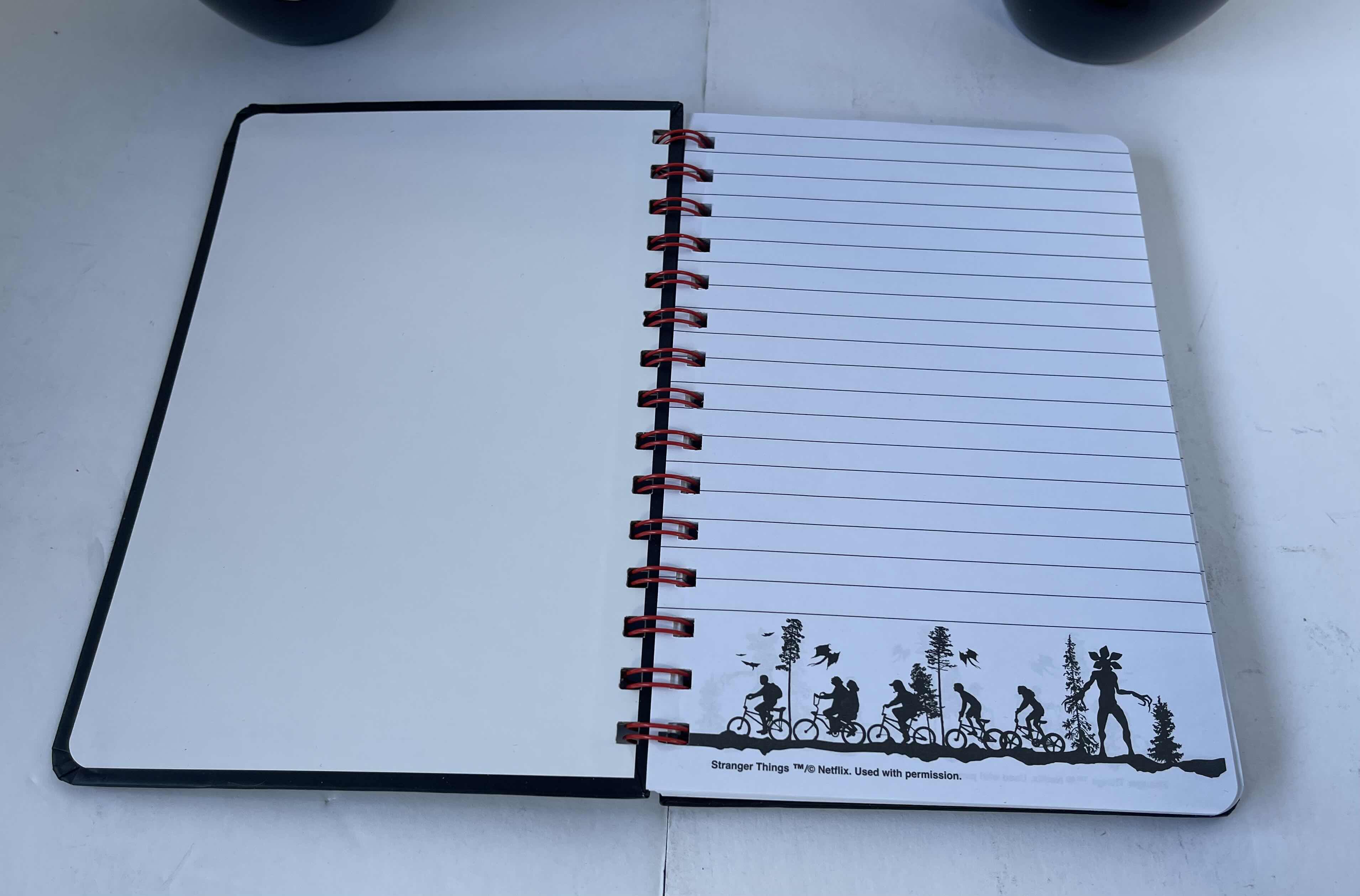 Photo 5 of STRANGER THINGS JOURNAL NOTEBOOK WITH METAL TUMBLERS 13.5 FL OZ (2)