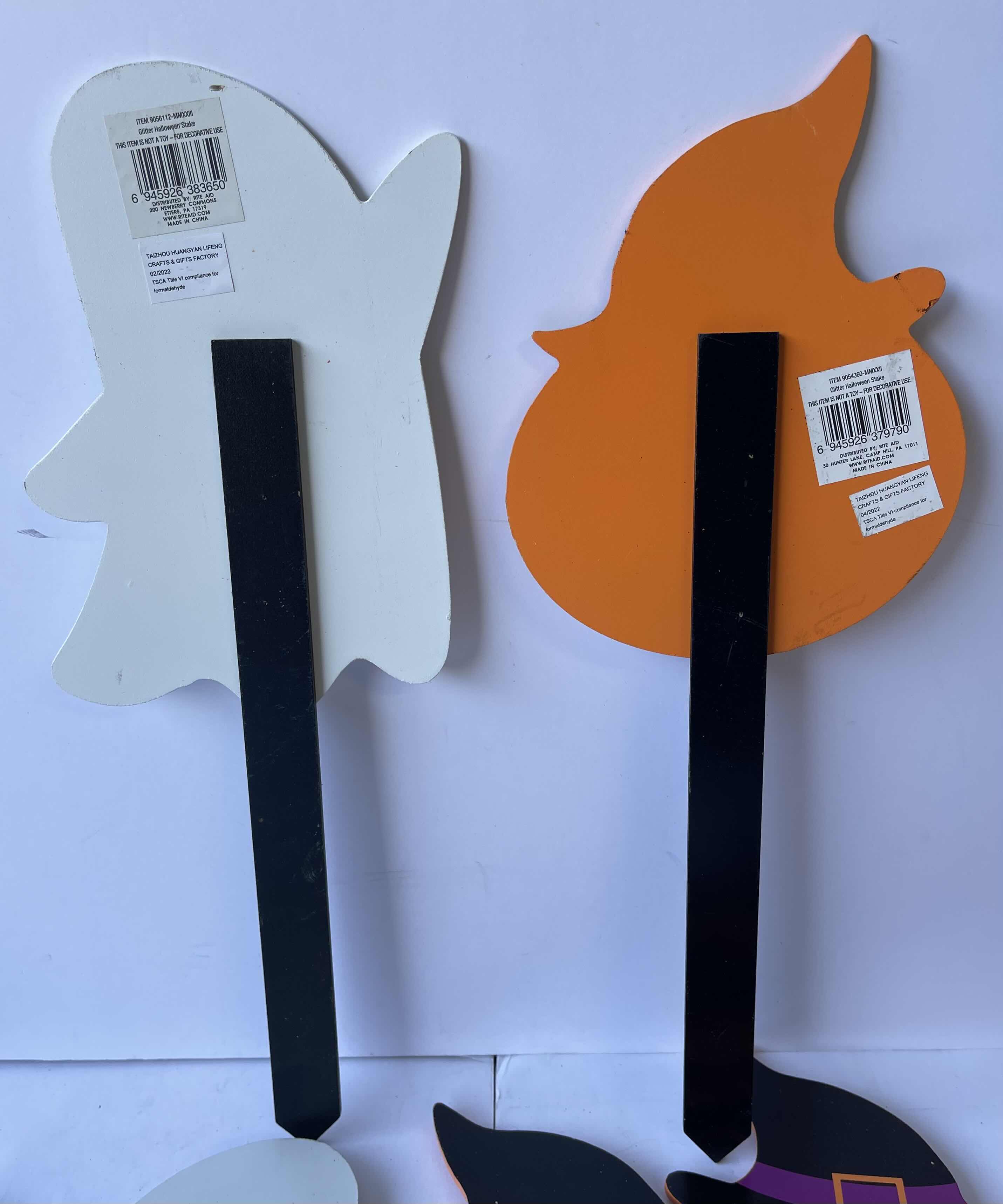 Photo 3 of GLITTER WOOD HALLOWEEN YARD STAKES H15” - GHOST (5) & PUMPKIN (5)