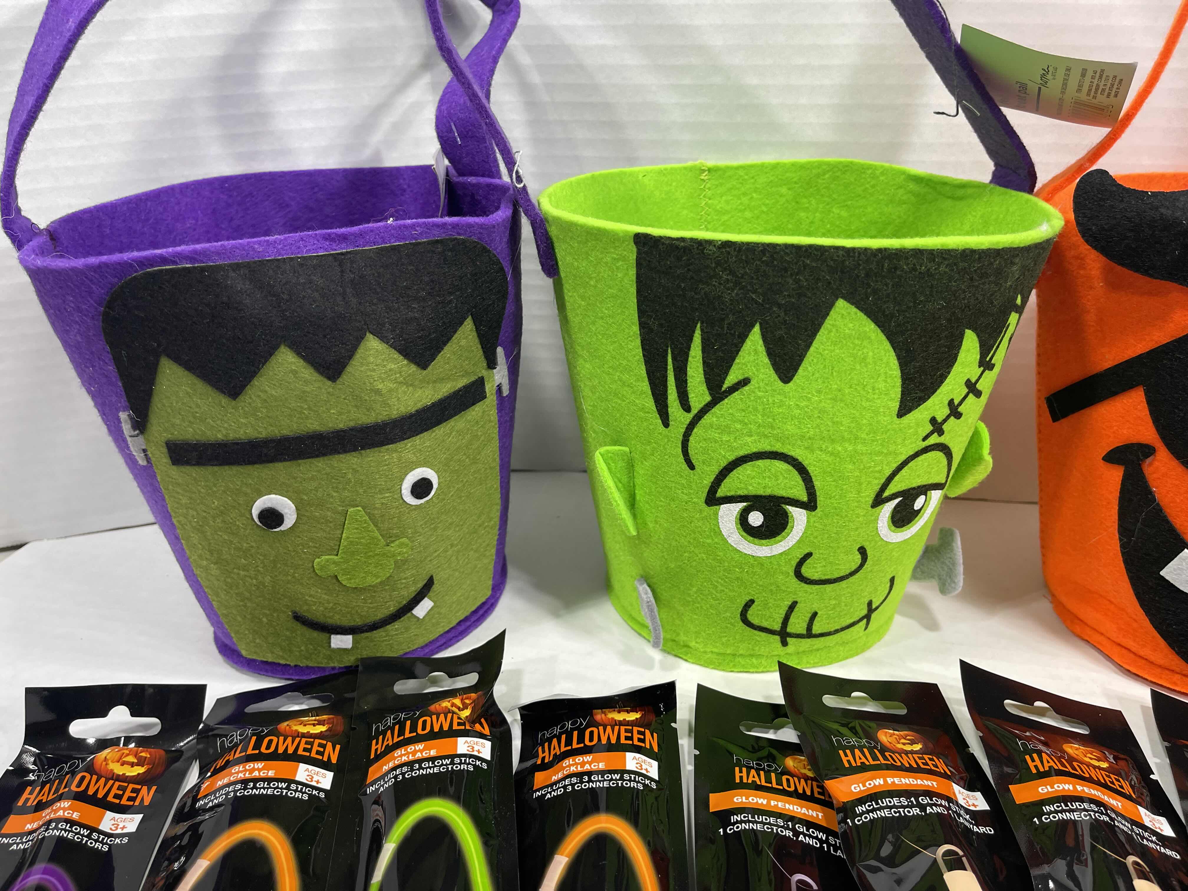 Photo 2 of HALLOWEEN 7” FELT TREAT PAILS (4) NWT - GLOW WANDS (4), GLOW NECKLACES (4) & GLOW PENDANTS (4) MSRP $40