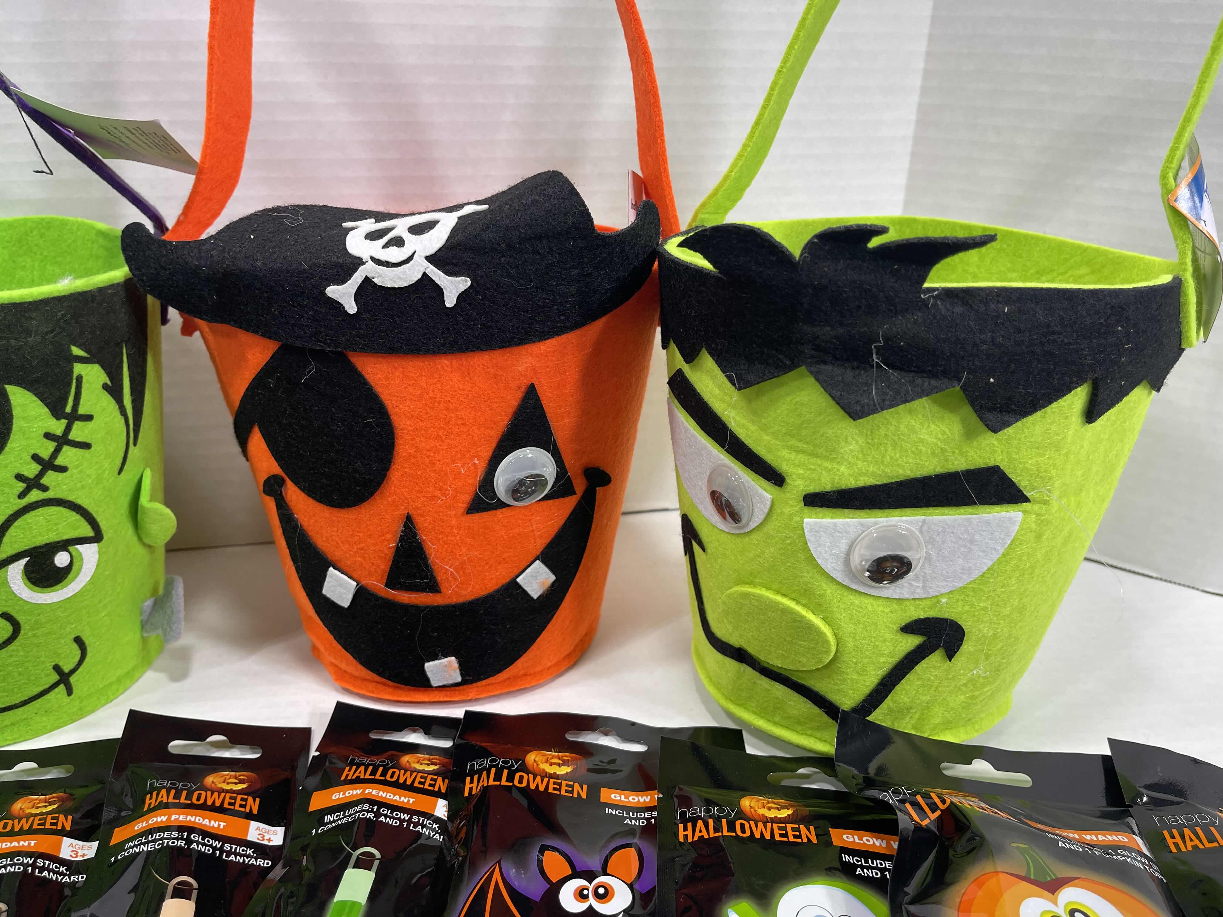 Photo 3 of HALLOWEEN 7” FELT TREAT PAILS (4) NWT - GLOW WANDS (4), GLOW NECKLACES (4) & GLOW PENDANTS (4) MSRP $40