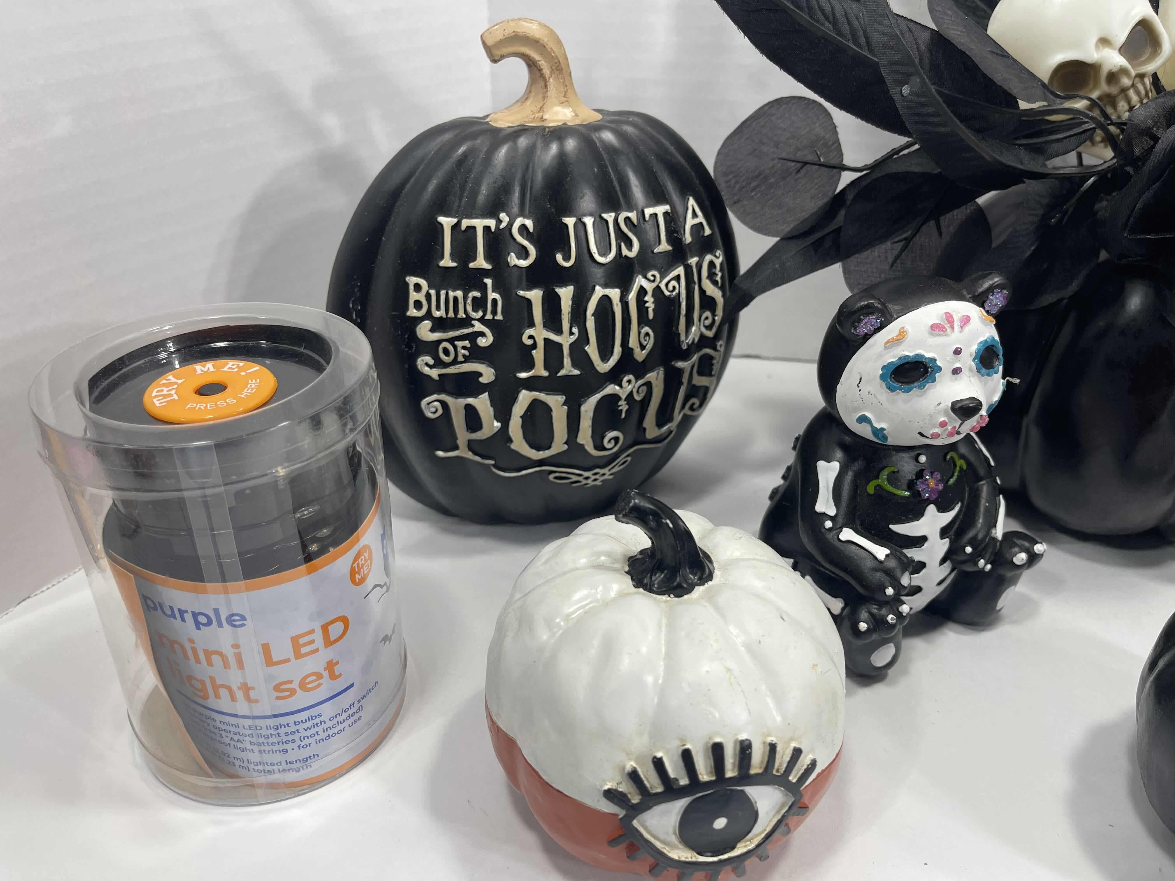 Photo 3 of HALLOWEEN HOME DECOR TABLE TOP ASSORTMENT (10 ITEMS)