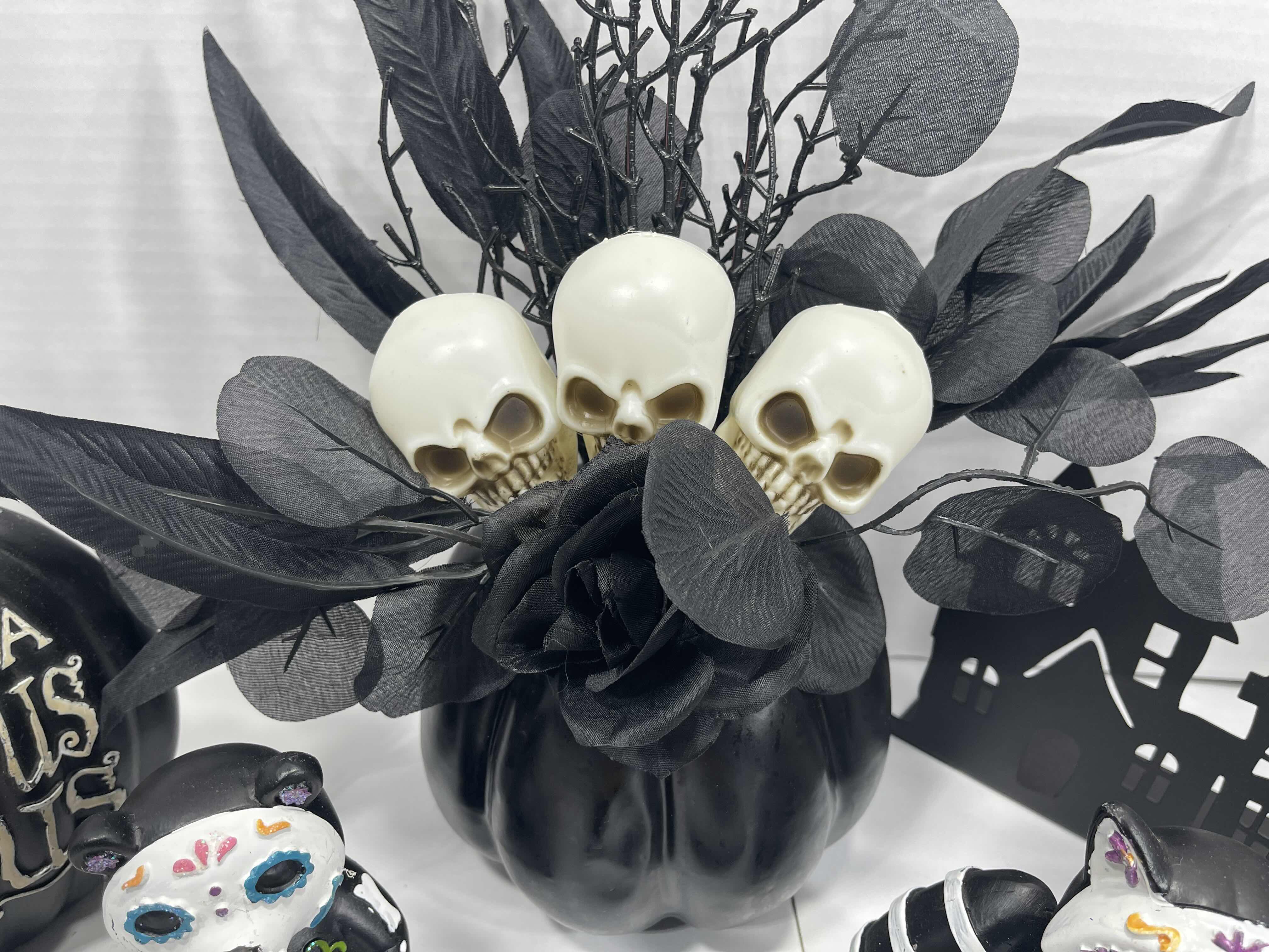 Photo 2 of HALLOWEEN HOME DECOR TABLE TOP ASSORTMENT (10 ITEMS)