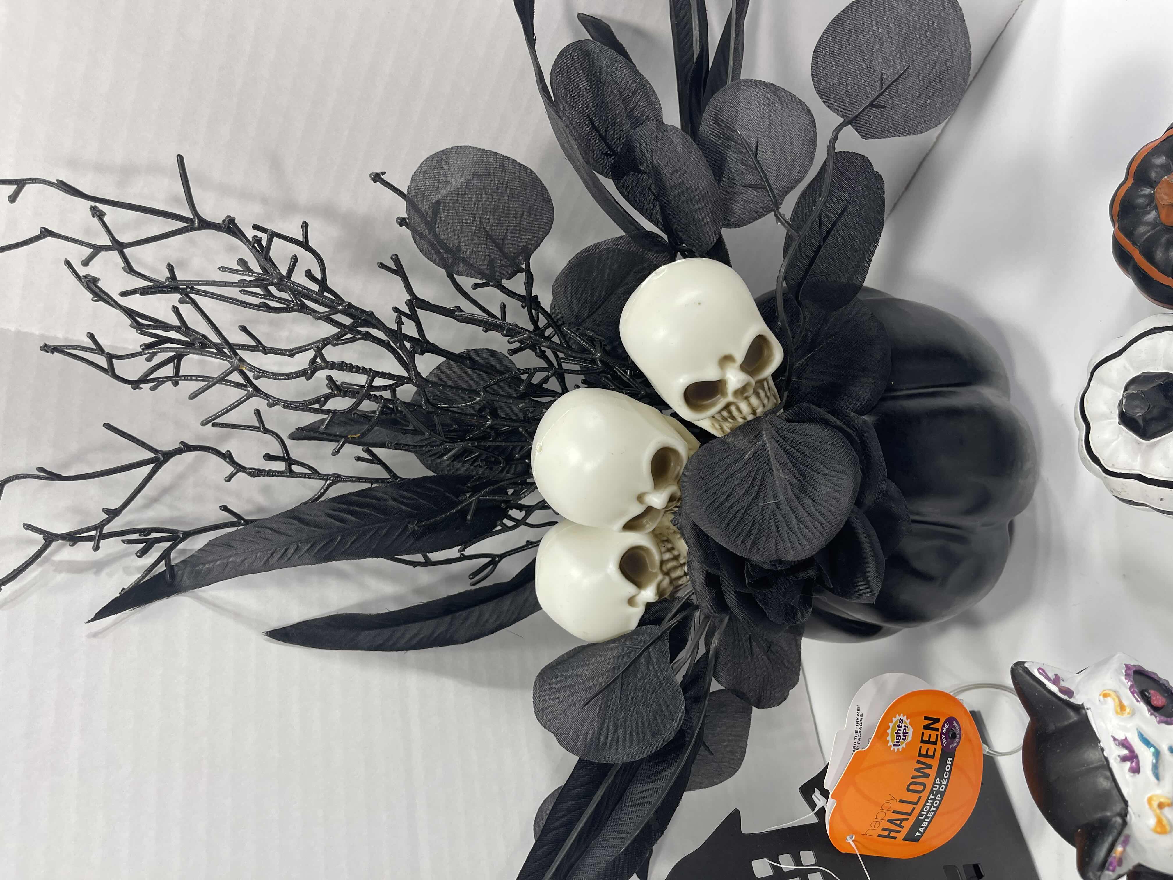 Photo 5 of HALLOWEEN HOME DECOR TABLE TOP ASSORTMENT (10 ITEMS)