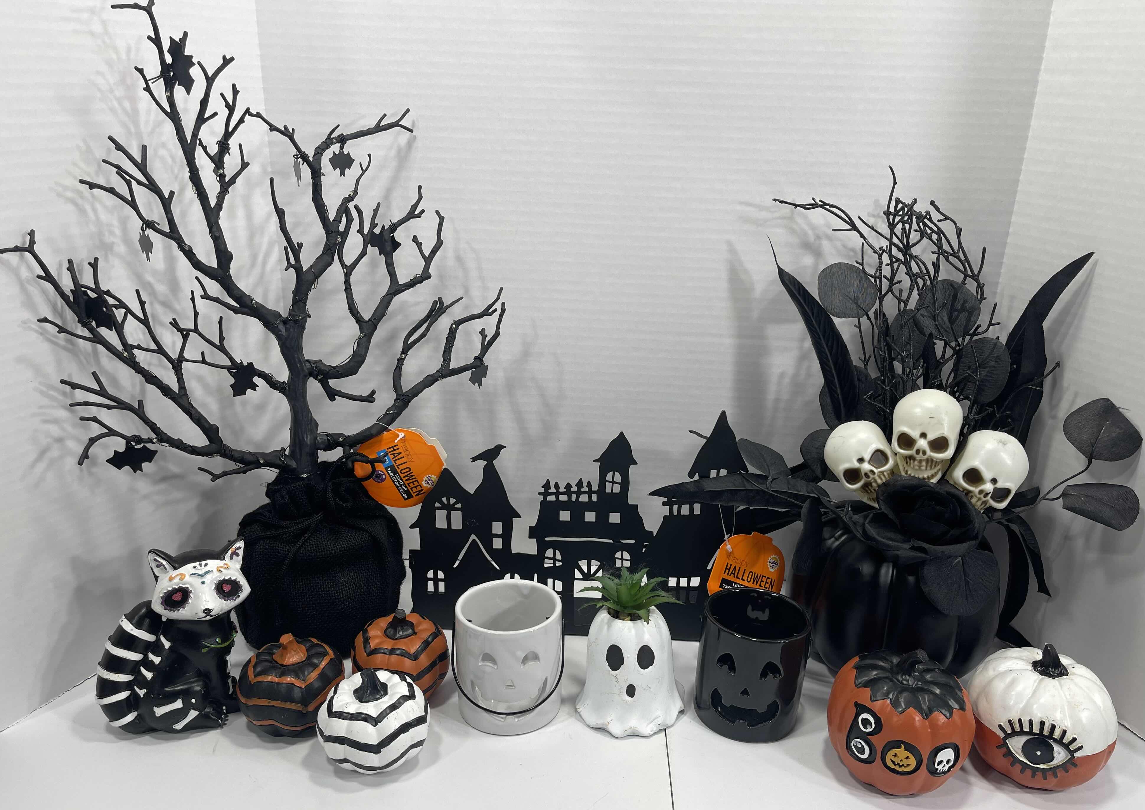 Photo 1 of HALLOWEEN HOME DECOR TABLE TOP ASSORTMENT (12 ITEMS) MSRP $90