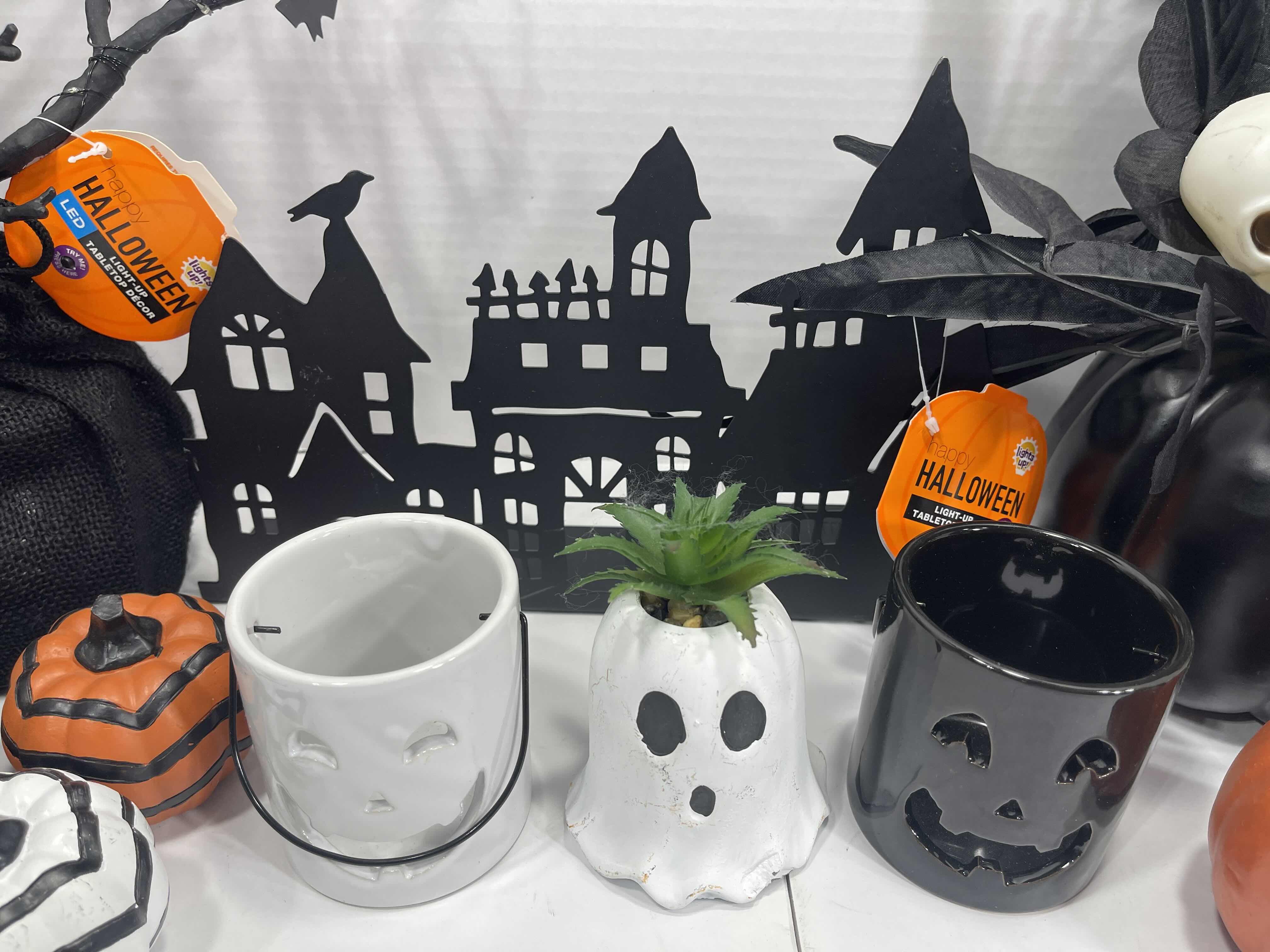 Photo 3 of HALLOWEEN HOME DECOR TABLE TOP ASSORTMENT (12 ITEMS) MSRP $90