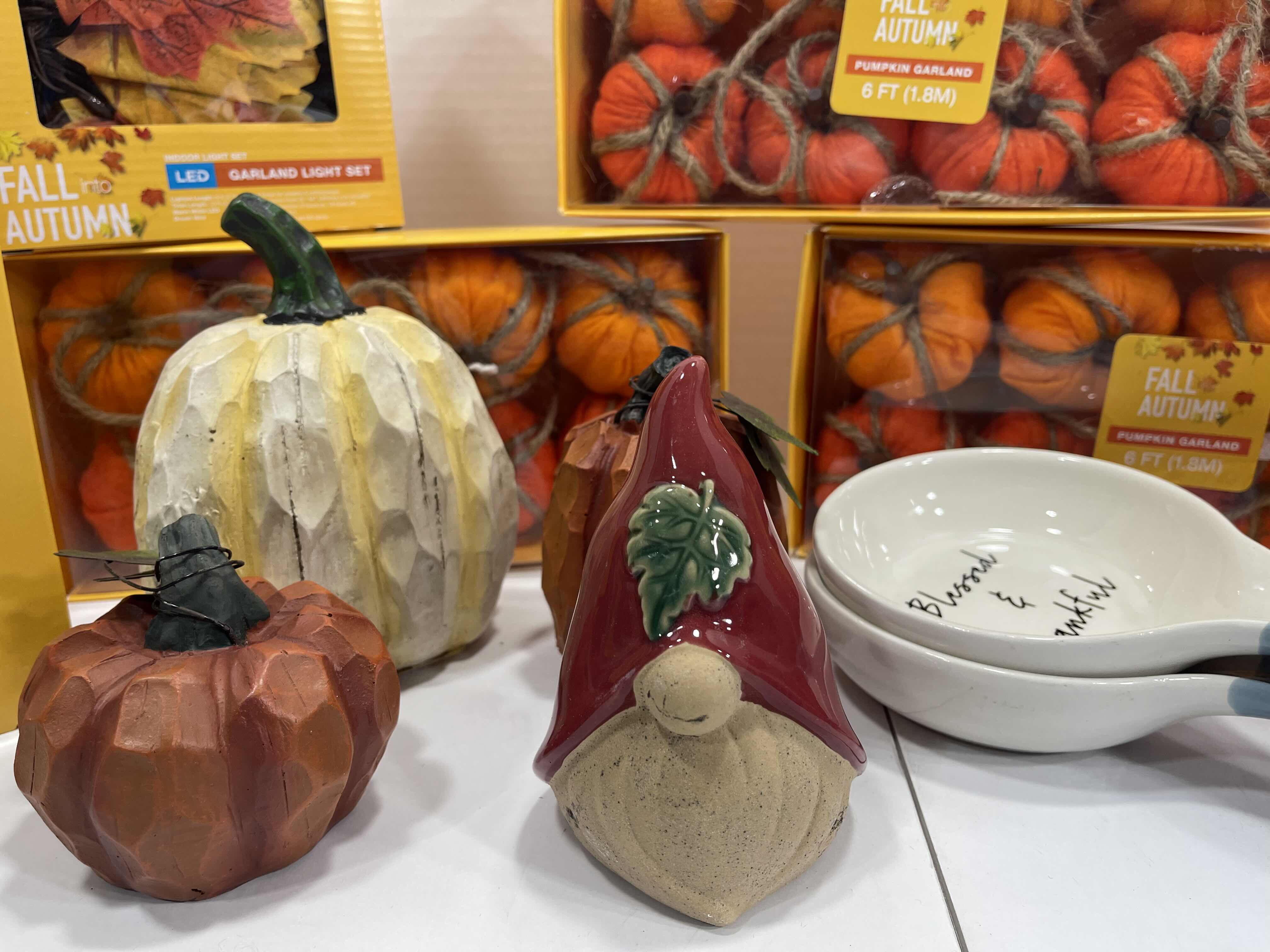 Photo 6 of FALL INTO AUTUMN HOME DECOR ITEMS LARGE ASSORTMENT (14 ITEMS) MSRP $60