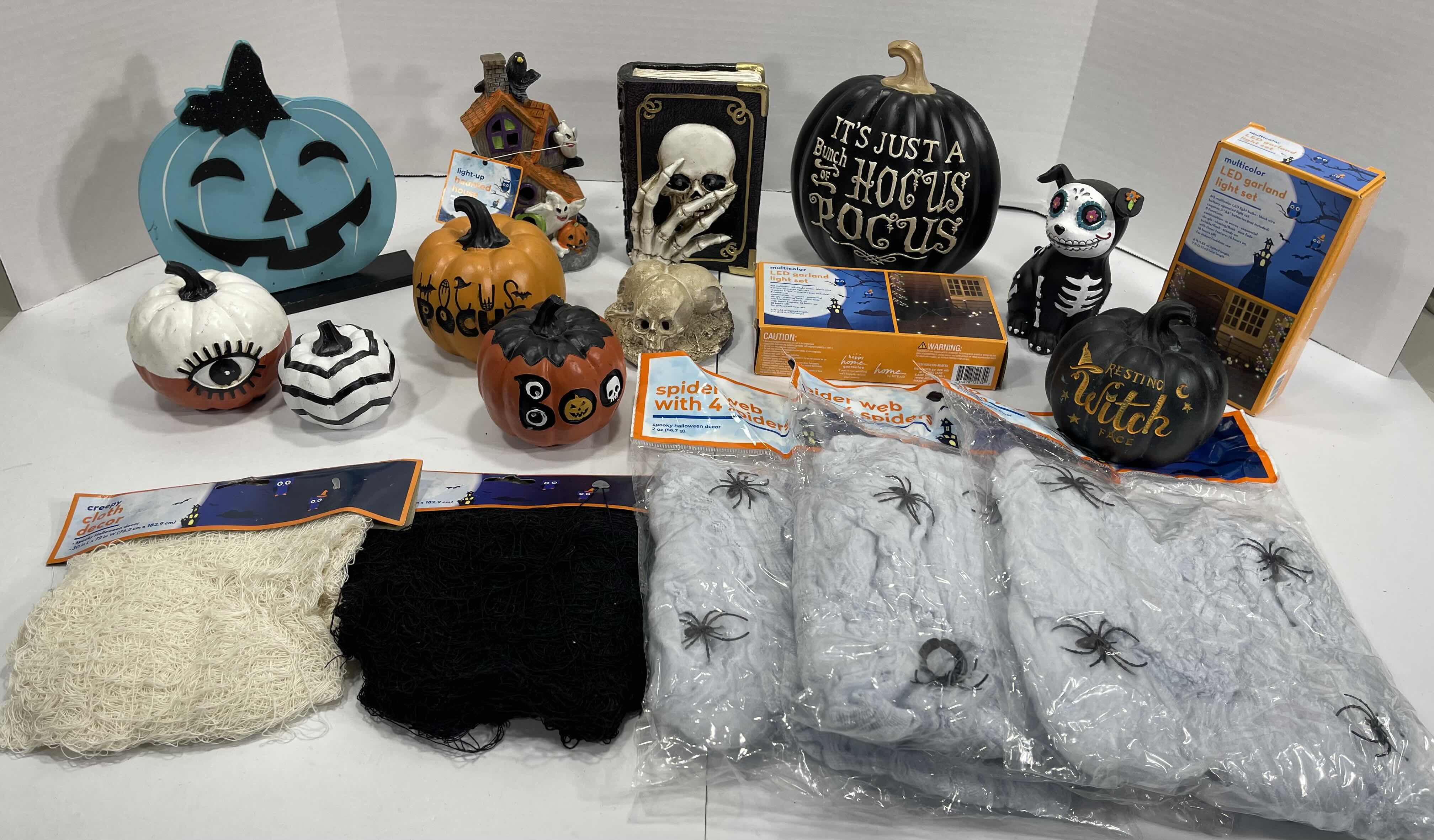 Photo 1 of HOME HALLOWEEN ROOM/TABLE TOP DECORATIONS LARGE ASSORTMENT LOT (18 ITEMS) MSRP $100