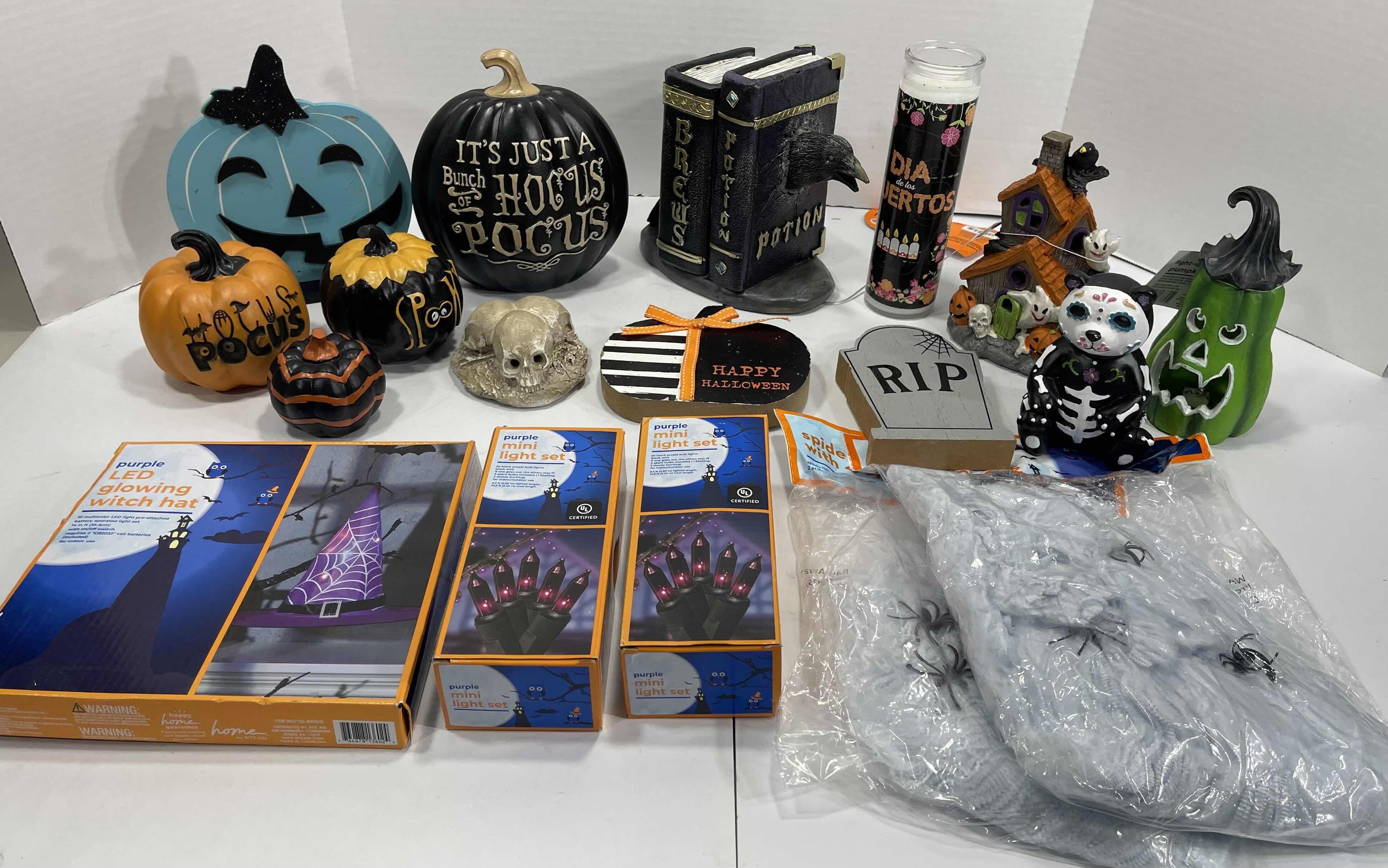 Photo 1 of HOME HALLOWEEN ROOM/TABLE TOP DECORATIONS LARGE ASSORTMENT LOT (18 ITEMS) MSRP $100