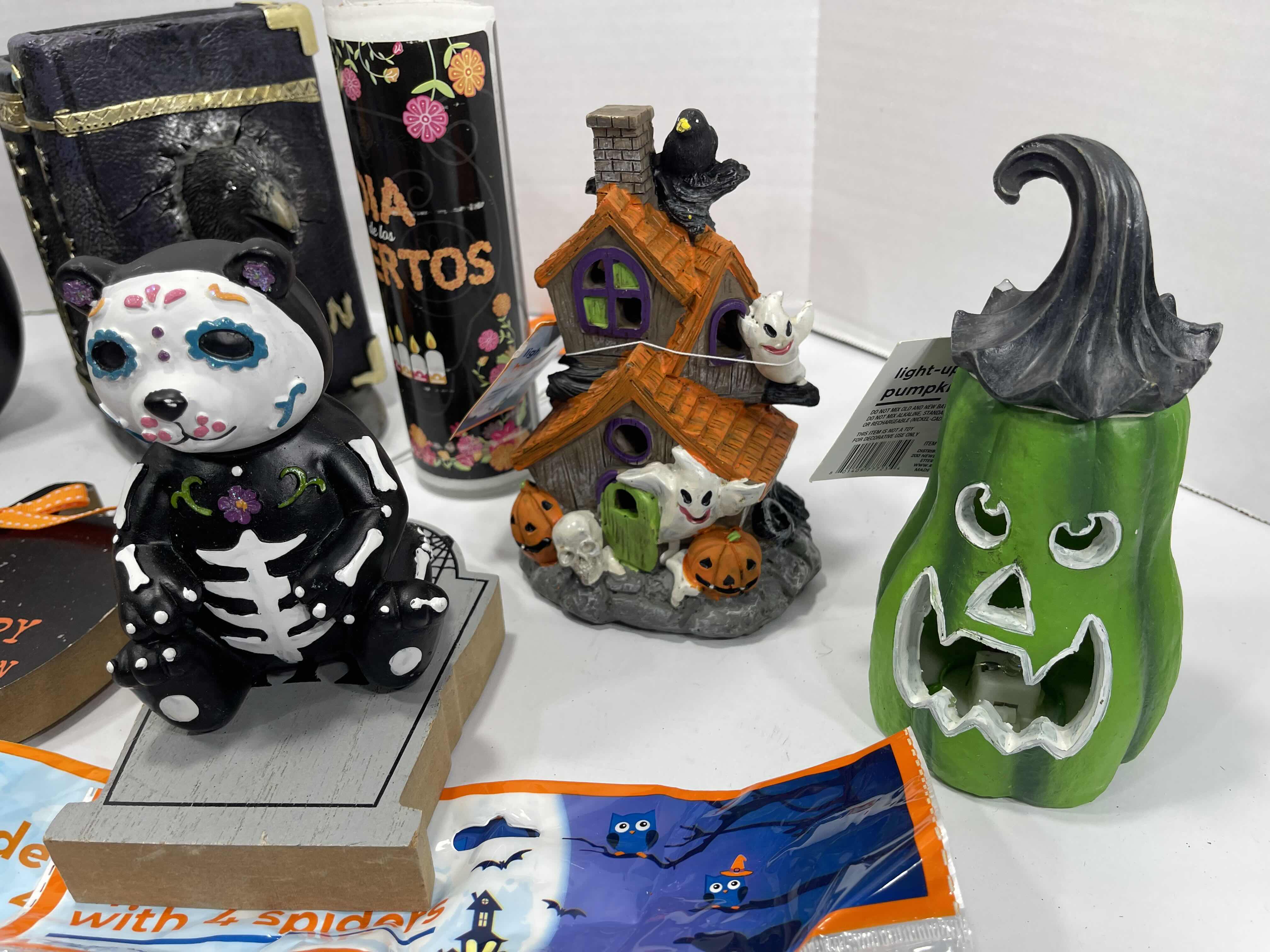 Photo 4 of HOME HALLOWEEN ROOM/TABLE TOP DECORATIONS LARGE ASSORTMENT LOT (18 ITEMS) MSRP $100