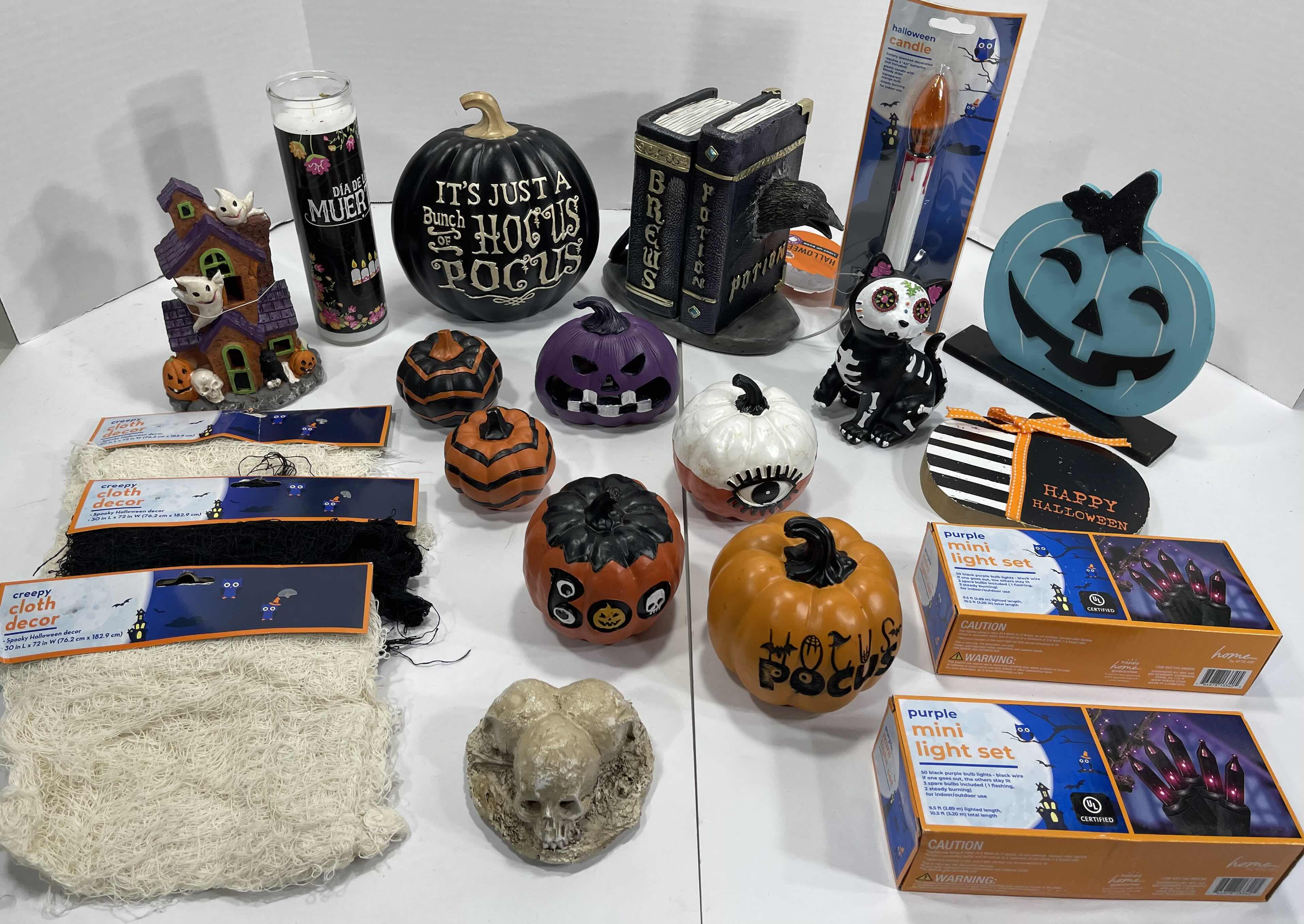 Photo 1 of HOME HALLOWEEN ROOM/TABLE TOP DECORATIONS LARGE ASSORTMENT LOT (20 ITEMS) MSRP $100