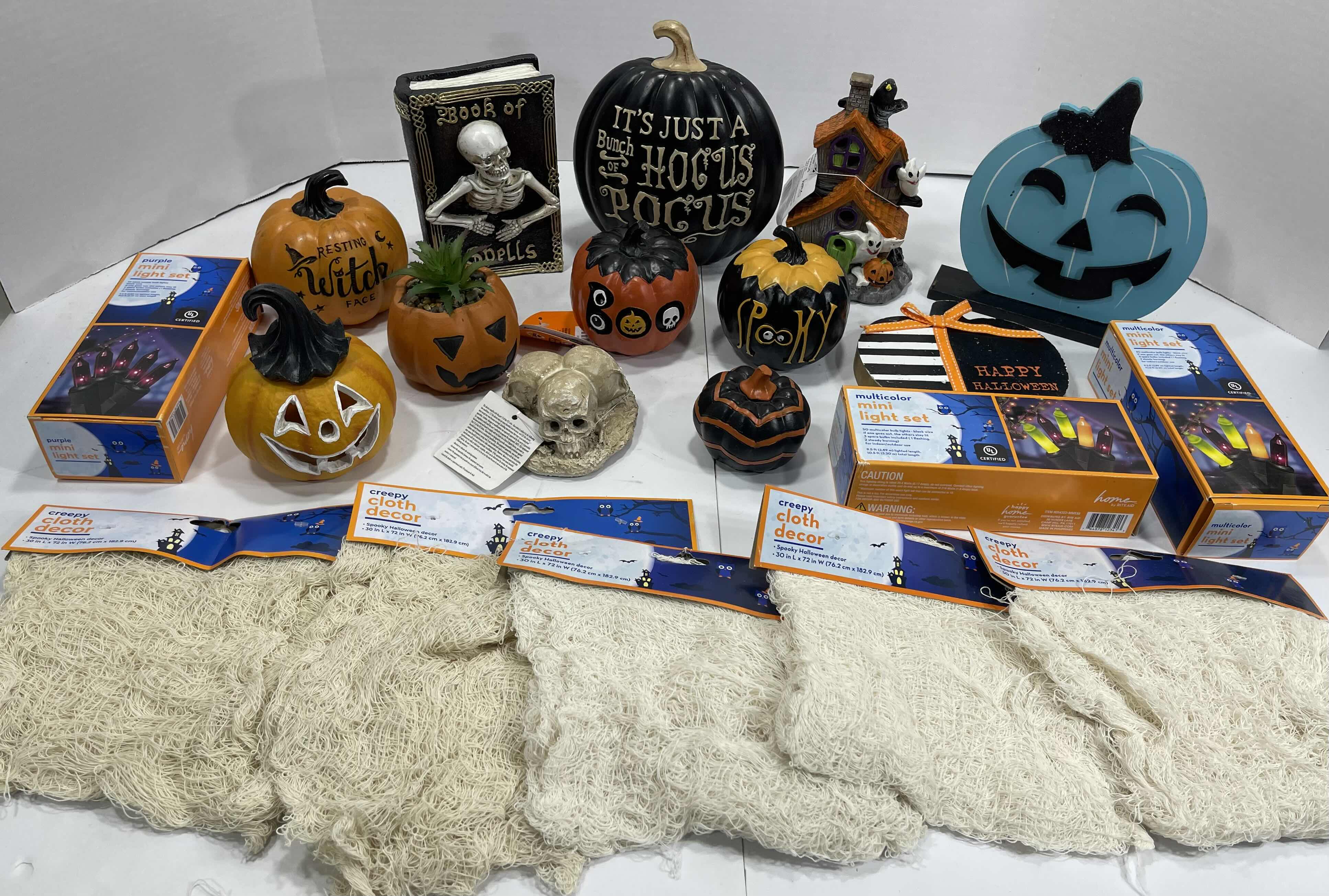 Photo 1 of HOME HALLOWEEN ROOM/TABLE TOP DECORATIONS LARGE ASSORTMENT LOT (20 ITEMS) MSRP $100