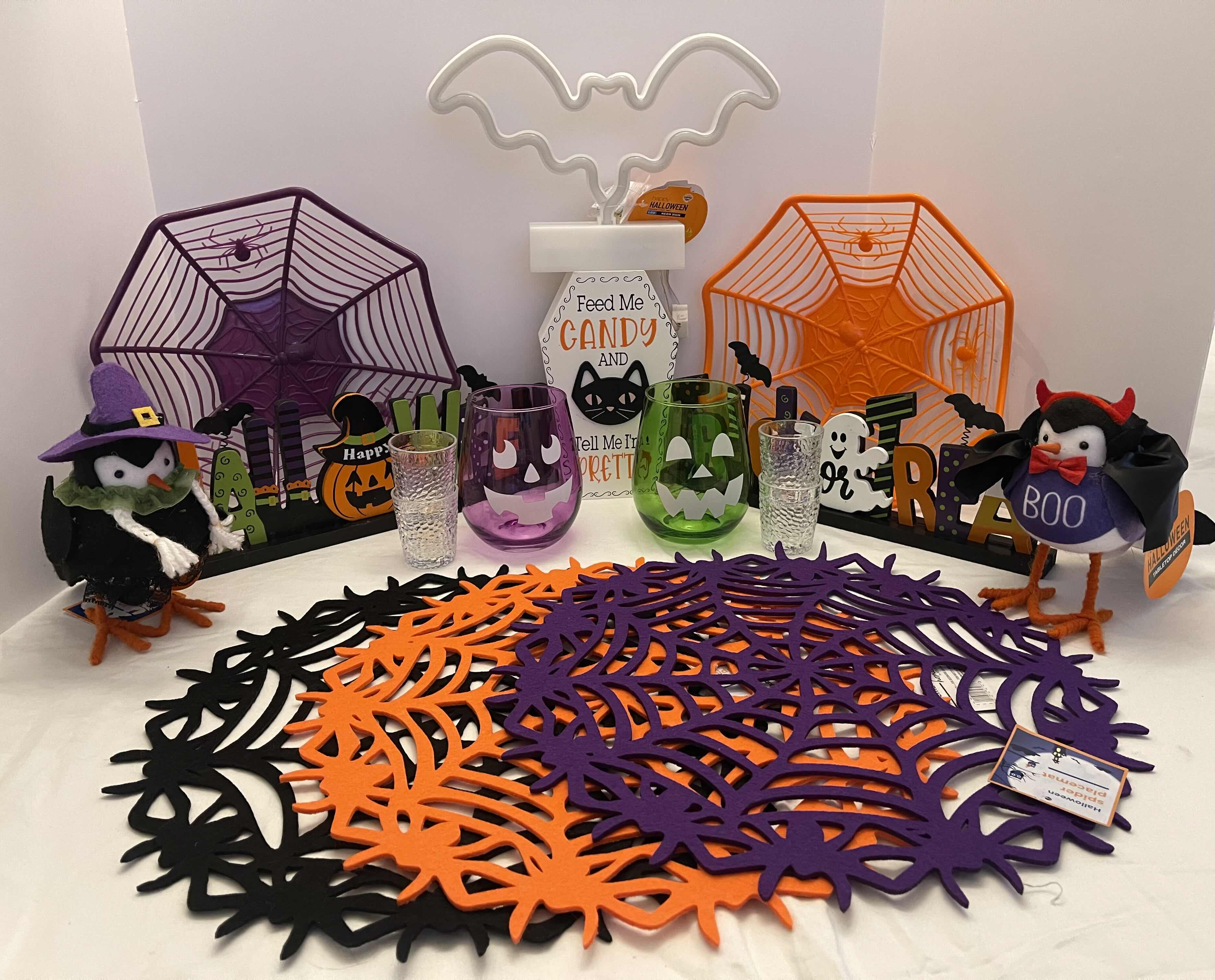 Photo 1 of HOLIDAY HALLOWEEN PARTY/HOME DECOR ASSORTED LARGE LOT (17 ITEMS) MSRP $110