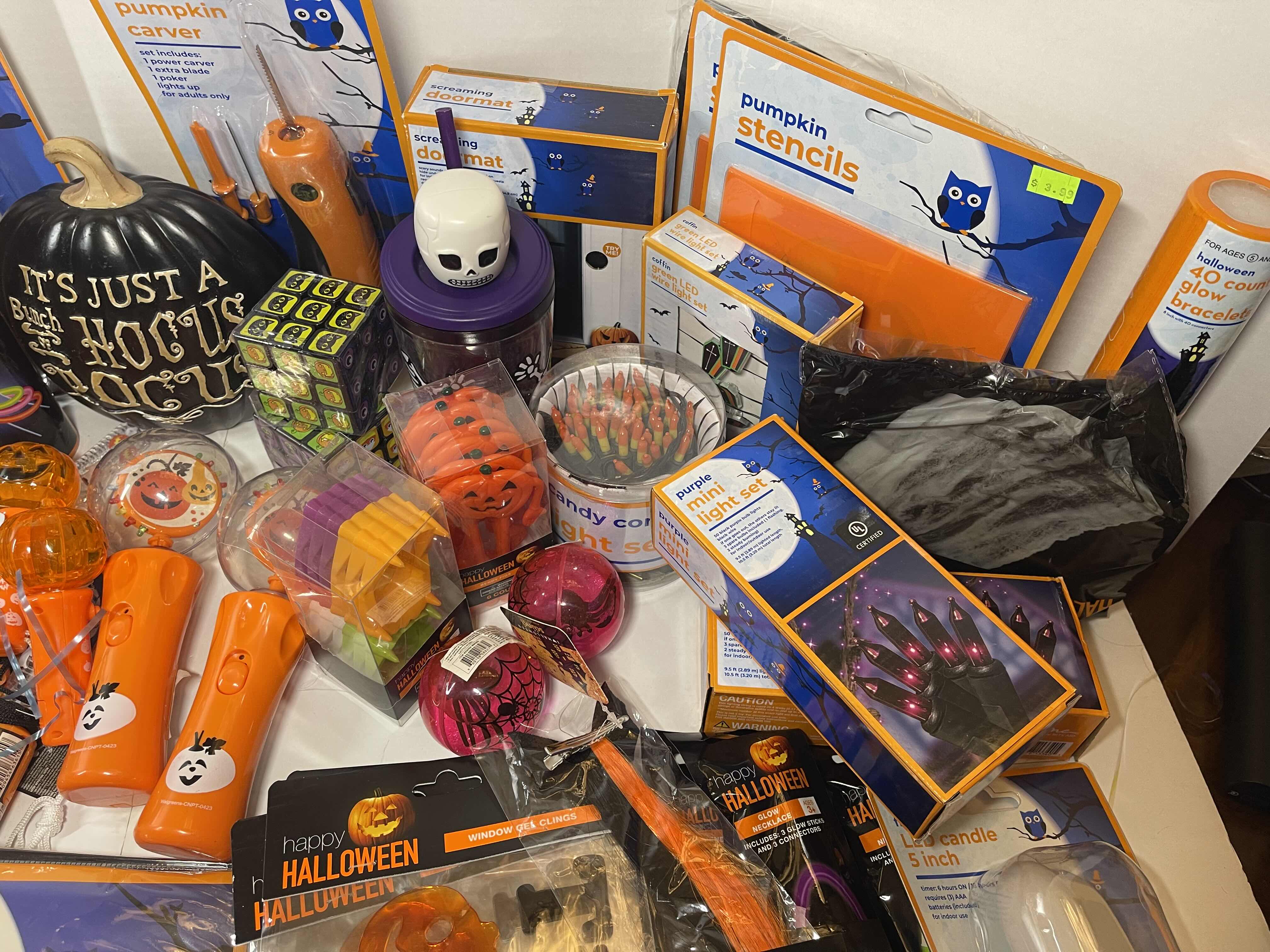 Photo 4 of HALLOWEEN HOLIDAY DECORATION LIGHT-UP FUN ITEMS LARGE ASSORTMENT MSRP $200