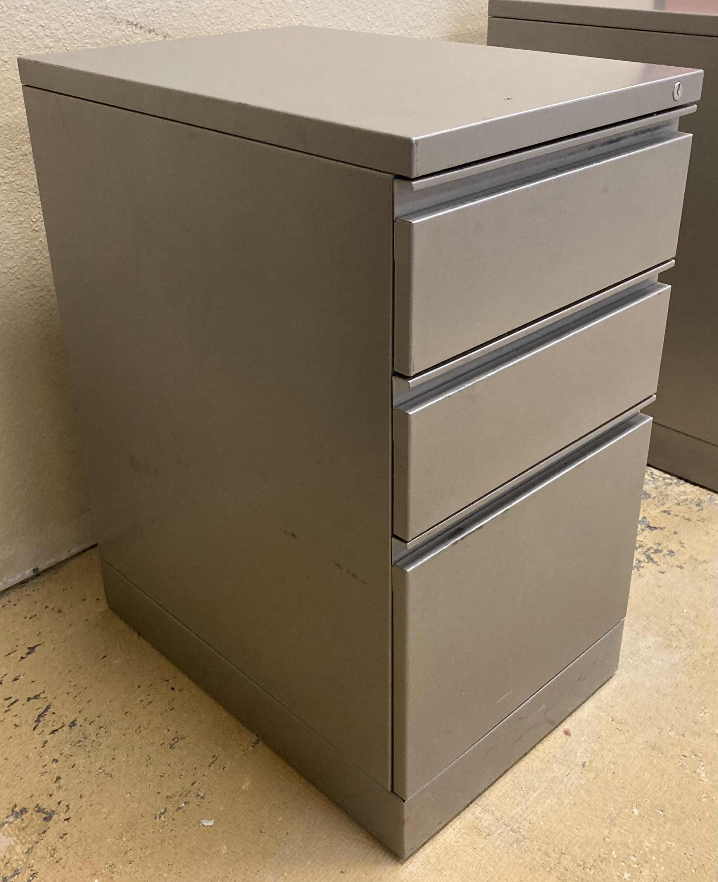 Photo 4 of HERMAN MILLER MERIDIAN GRAY METAL 3-DRAWER FILE CABINET 15” X 22” H28”