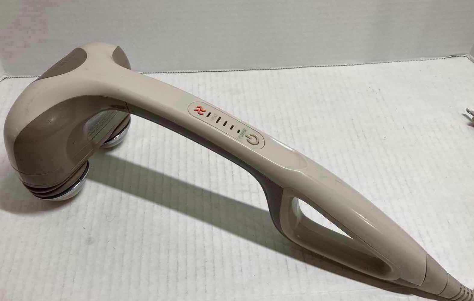 Photo 2 of HOMEDICS HAND HELD ELECTRIC MASSAGER W 2 HAND HELD BATTERY OPERATED QUADMINI MASSAGERS