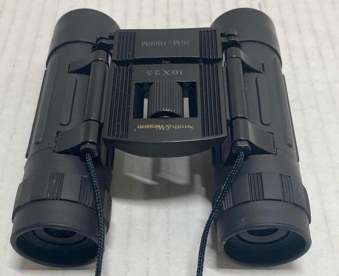 Photo 4 of SMITH & WESSON 10X25 MINI COMPACT SPORT BINOCULARS W CASE