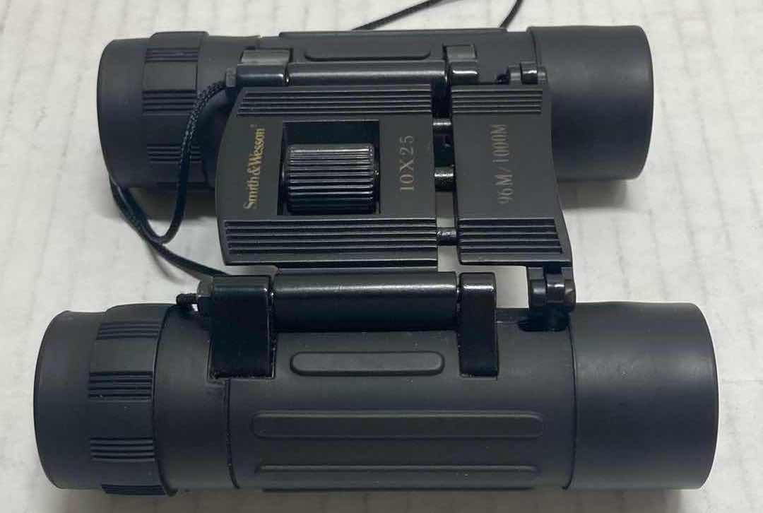 Photo 3 of SMITH & WESSON 10X25 MINI COMPACT SPORT BINOCULARS W CASE