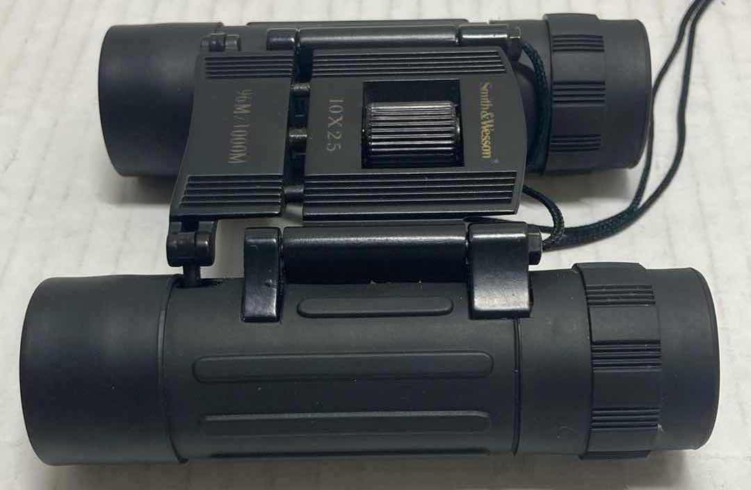 Photo 2 of SMITH & WESSON 10X25 MINI COMPACT SPORT BINOCULARS W CASE