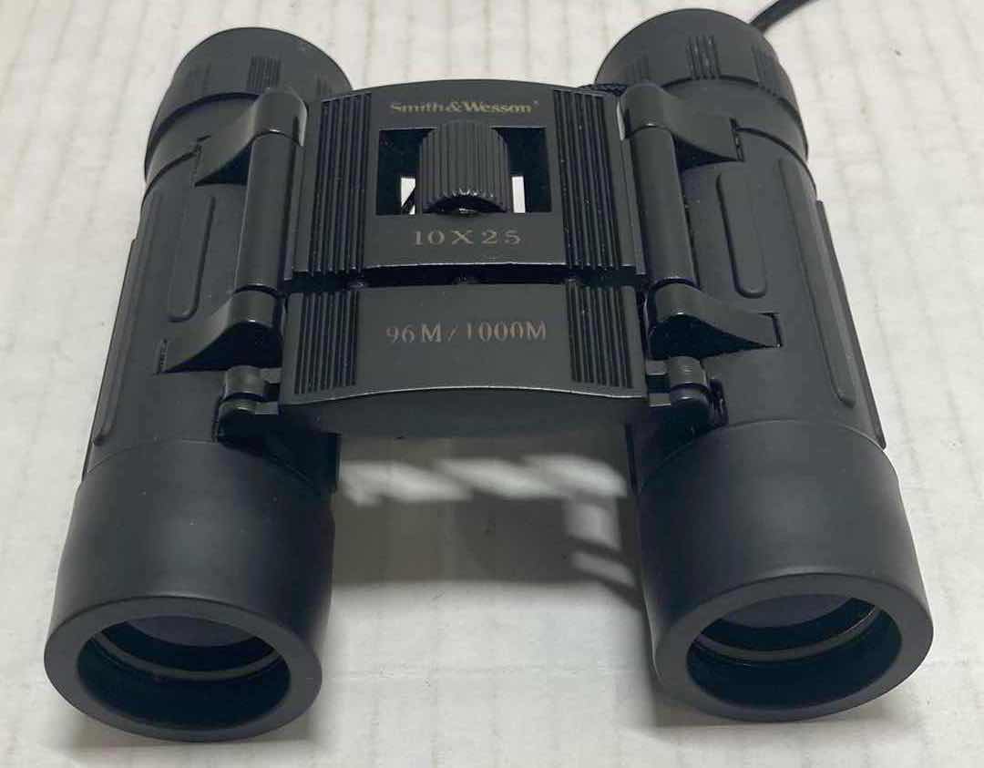 Photo 1 of SMITH & WESSON 10X25 MINI COMPACT SPORT BINOCULARS W CASE