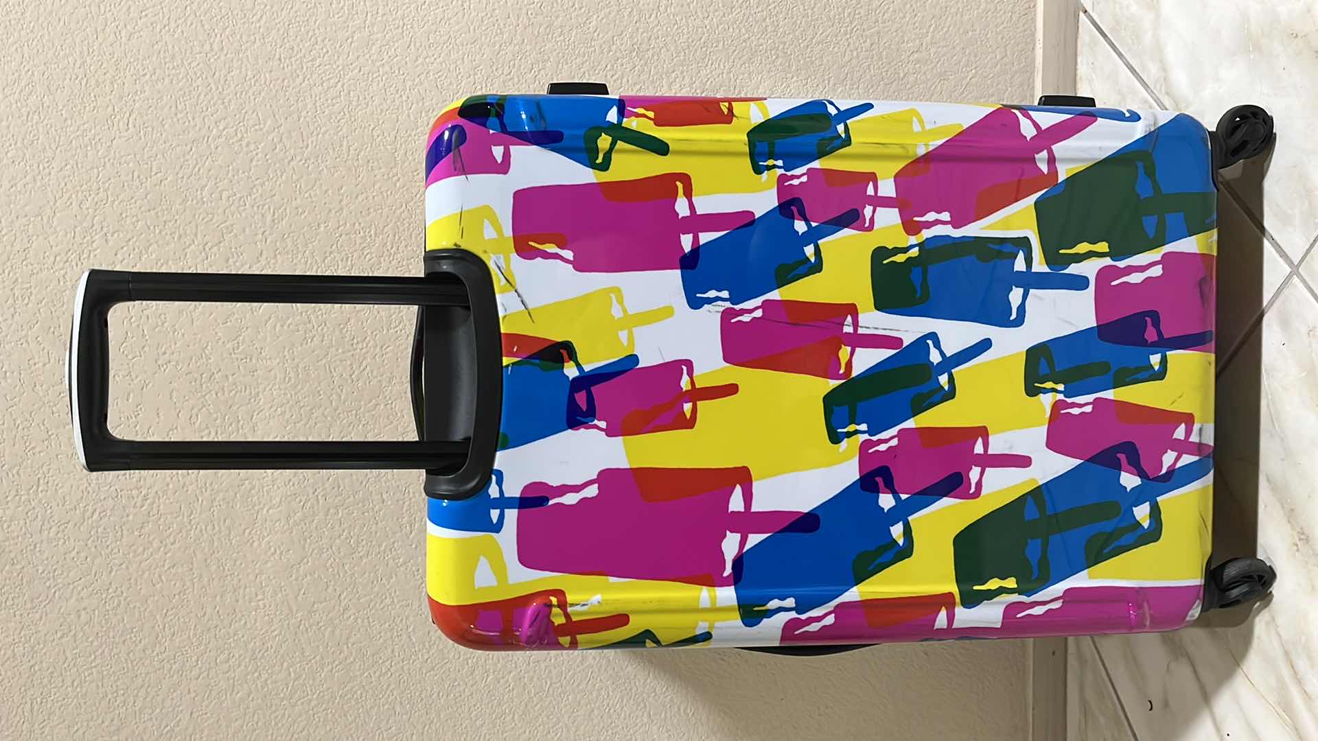 Photo 4 of AMERICAN TOURISTER MULTI-COLORED ICE CREAM BAR DESIGN ROLLING HARDCASE LUGGAGE CHECK BAG