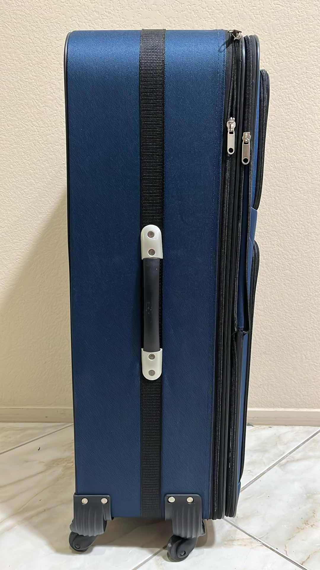 Photo 4 of ROLITE NAVY BLUE ROLLING LUGGAGE CHECK BAG