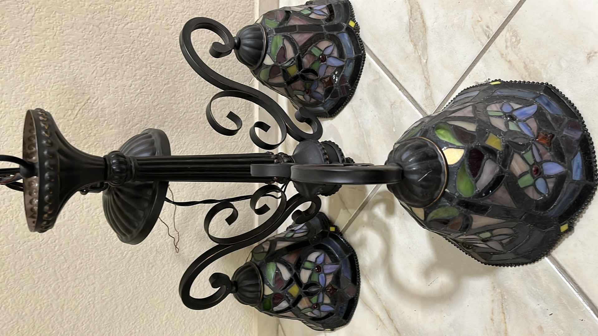 Photo 5 of TIFFANY STYLE AGED BRONZE FINISH STAINED GLASS 3 LIGHT SHADE HANGING PENDANT LIGHT FIXTURE 21.5” X 20.5” H26”