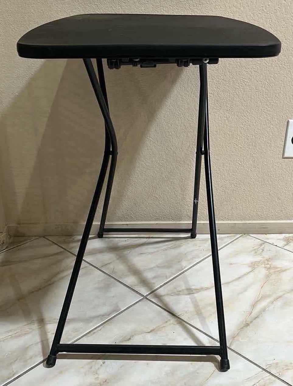 Photo 3 of MAINSTAYS 26” PERSONAL FOLDING TABLE TV TRAY