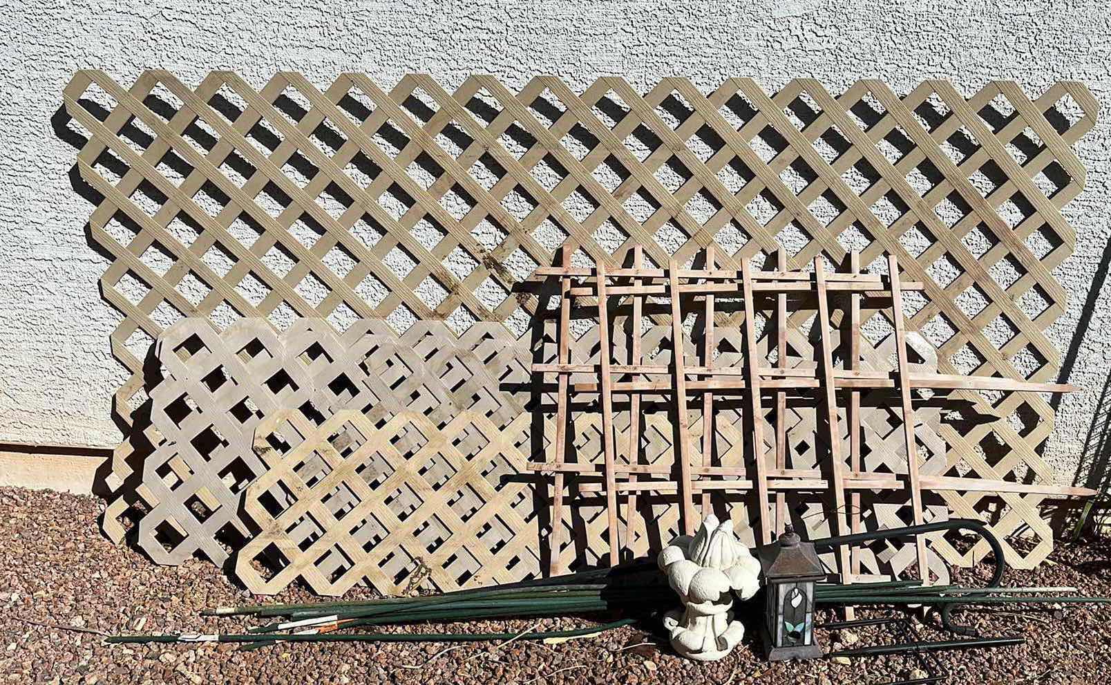 Photo 1 of FIBERGLASS FENCES (7) W GARDEN ACCESSORIES & DECOR