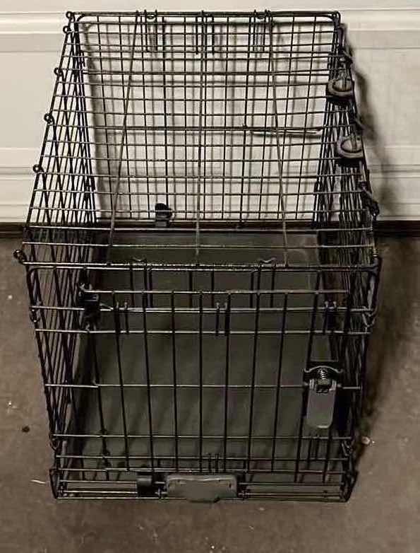 Photo 2 of GALVANIZED STEEL PET DOG KENNEL 17” X 24” H19.5”