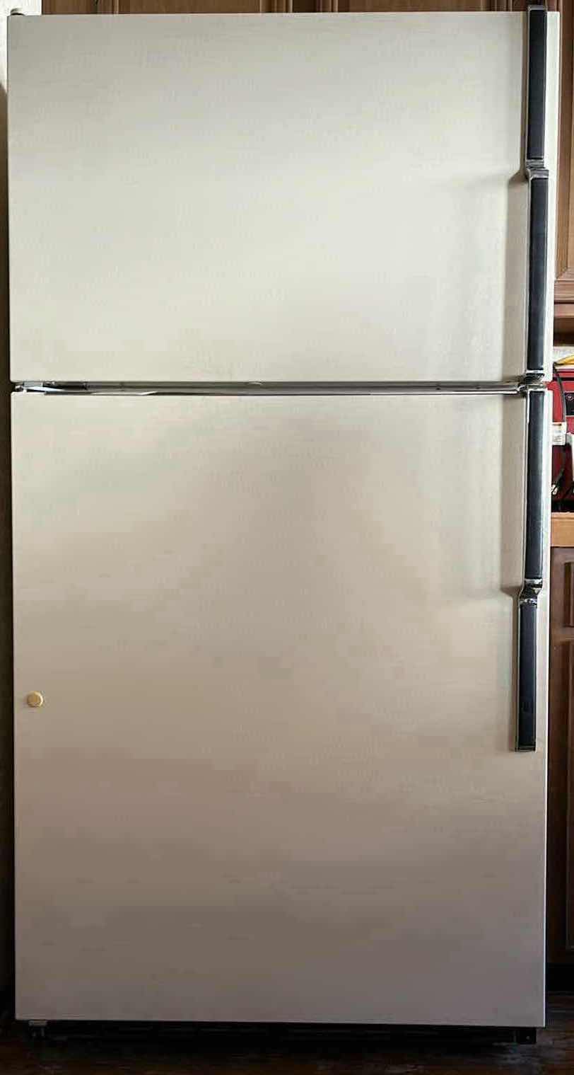 Photo 1 of KENMORE 23.6CUFT REFRIGERATOR MODEL 9654581  (READ NOTES)