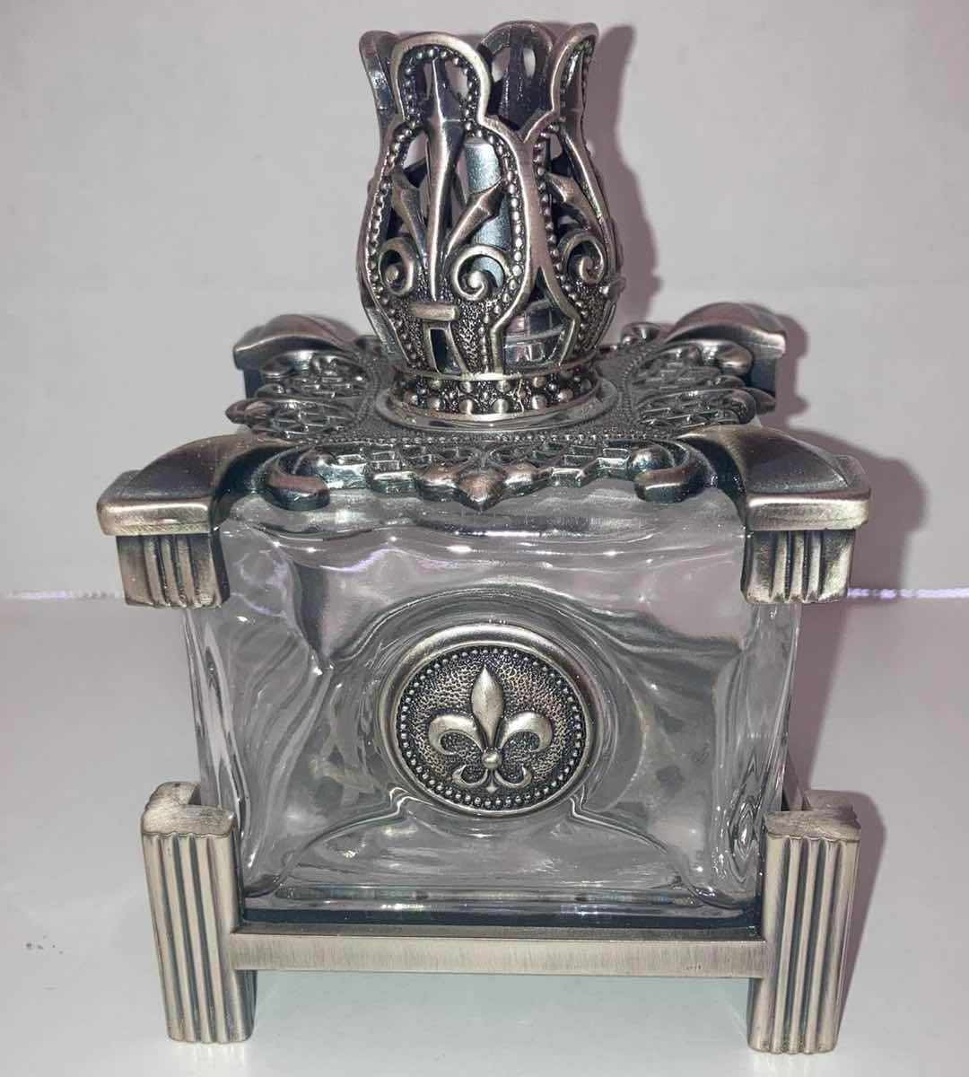 Photo 1 of SCENTIER FLEUR DE LIS GLASS FRAGRANCE LAMP DIFFUSER W SILVER FINISH BASE & TOP MOLD 3.75” X 3.75” H5”